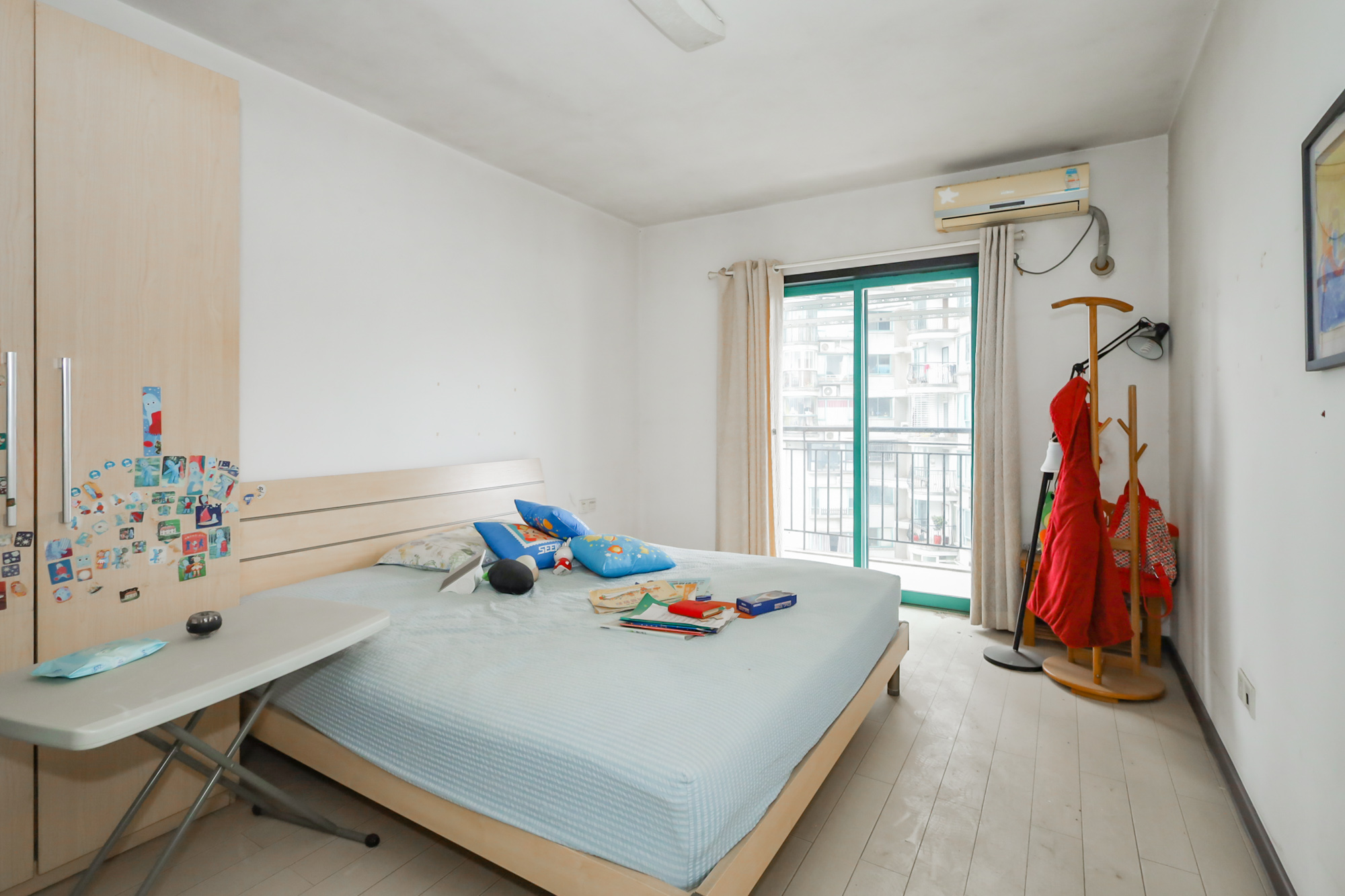 景秀江山  5室2厅3卫    200.0万卧室