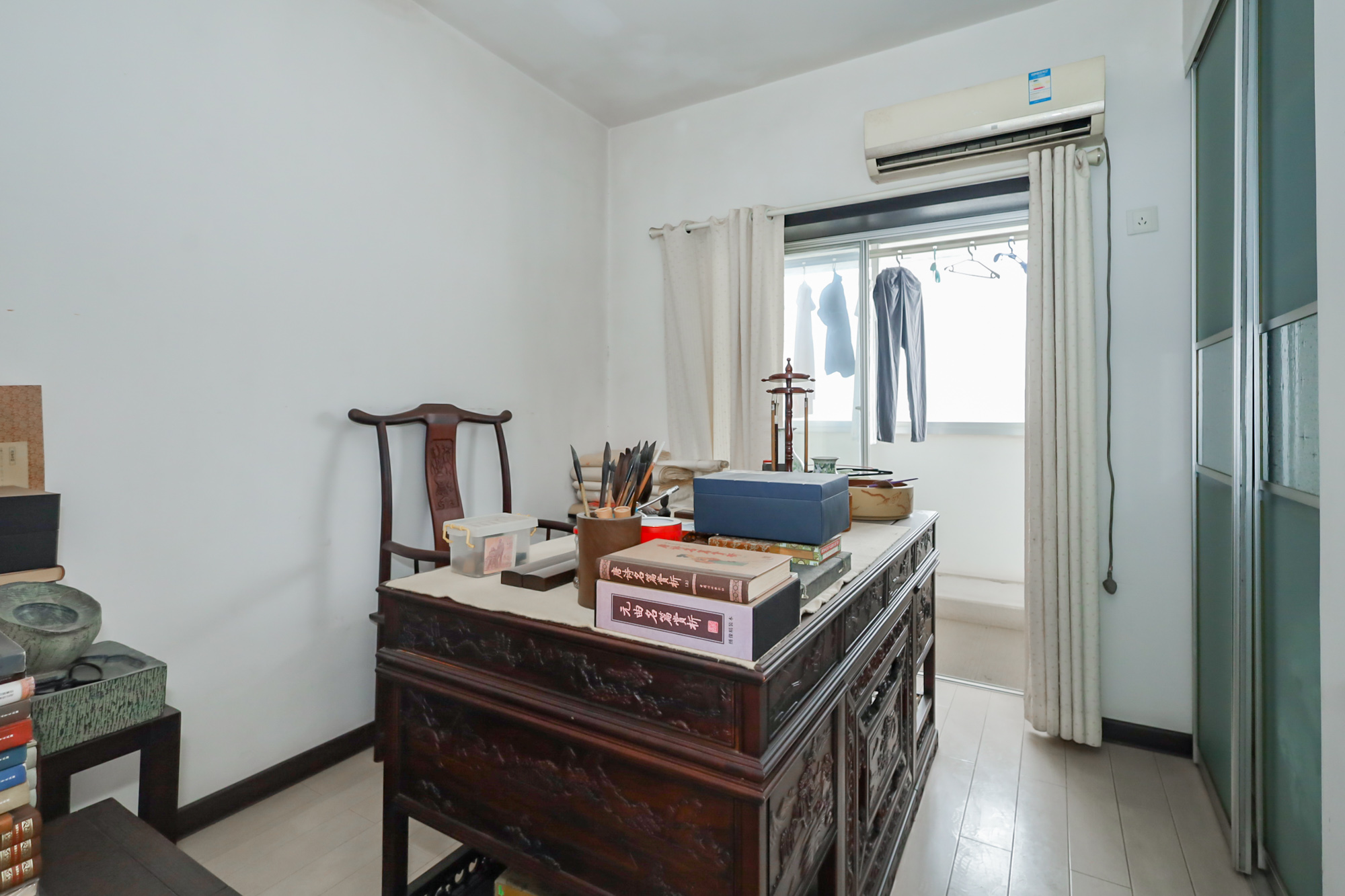 景秀江山  5室2厅3卫    200.0万卧室