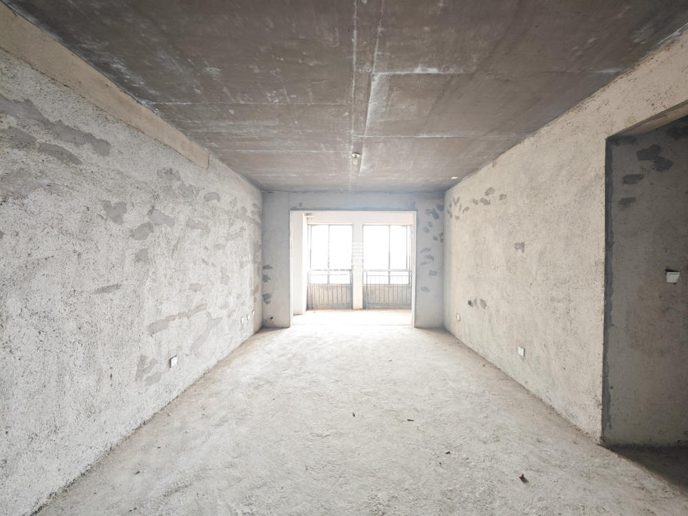 西湖鸿运佳苑  3室2厅2卫    85.0万