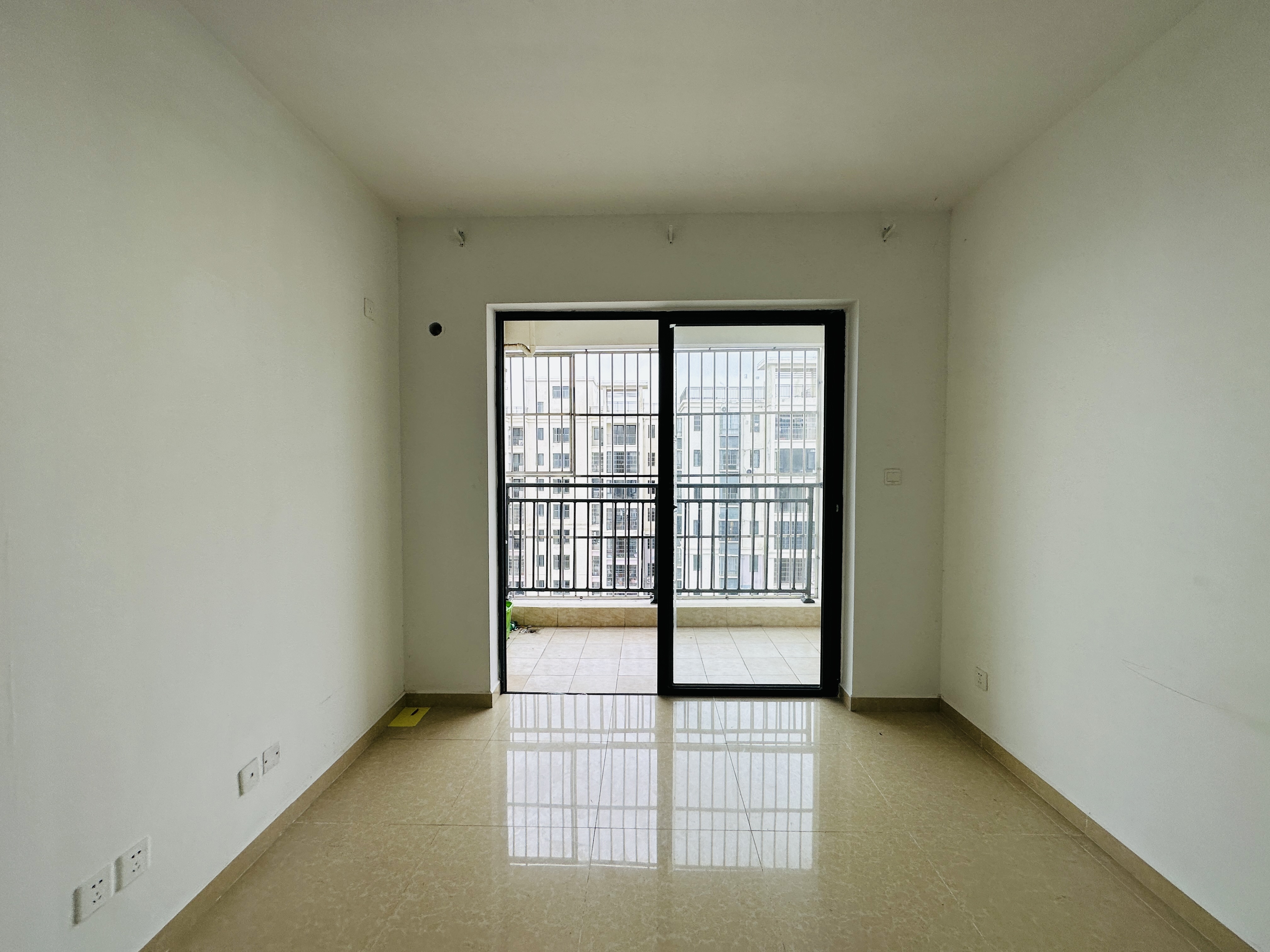 南江花园 2室1厅1卫 75.0万 南江花园 2室1厅1卫 75.0万客厅