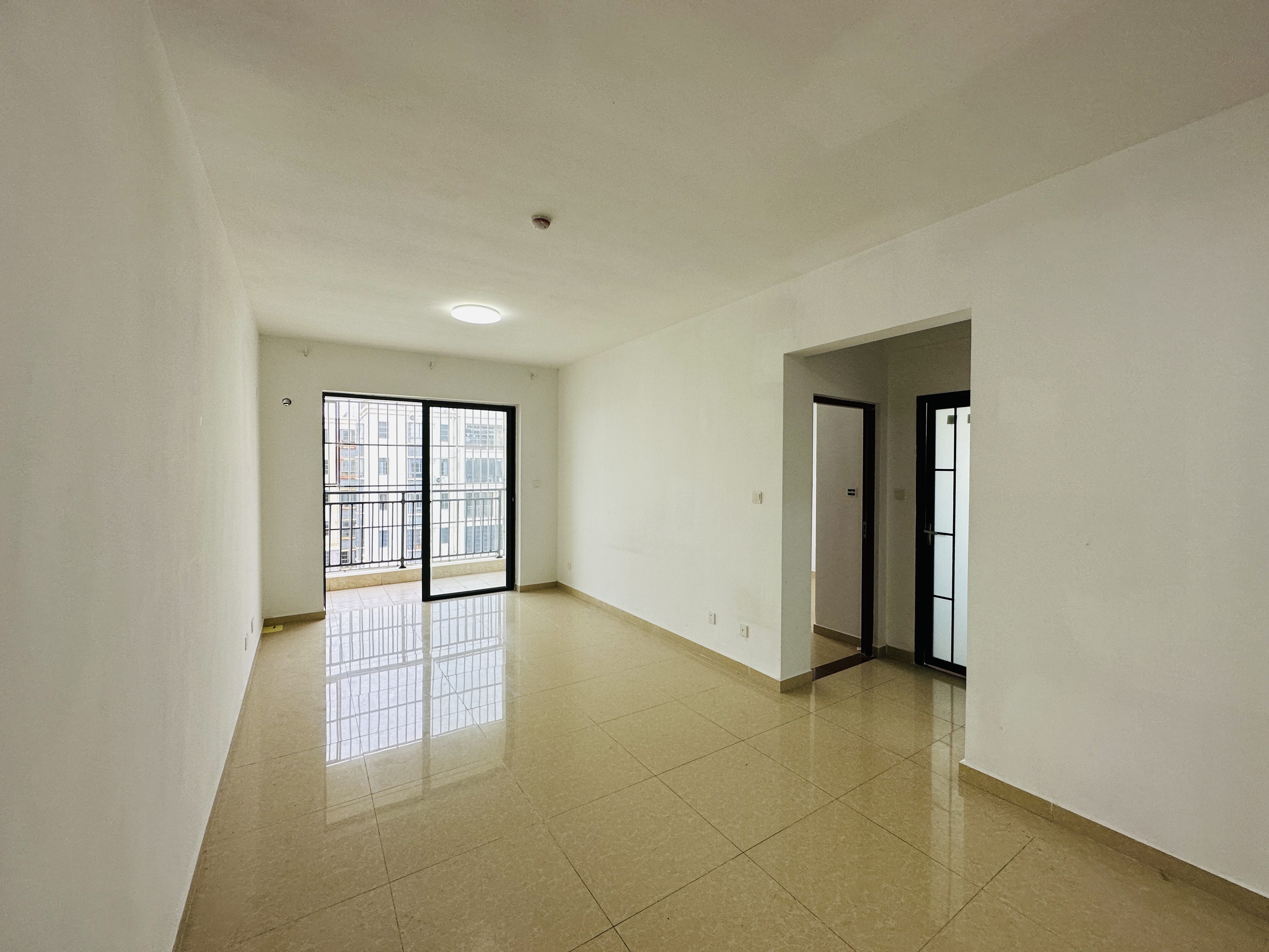 南江花园 2室1厅1卫 75.0万 南江花园 2室1厅1卫 75.0万客厅