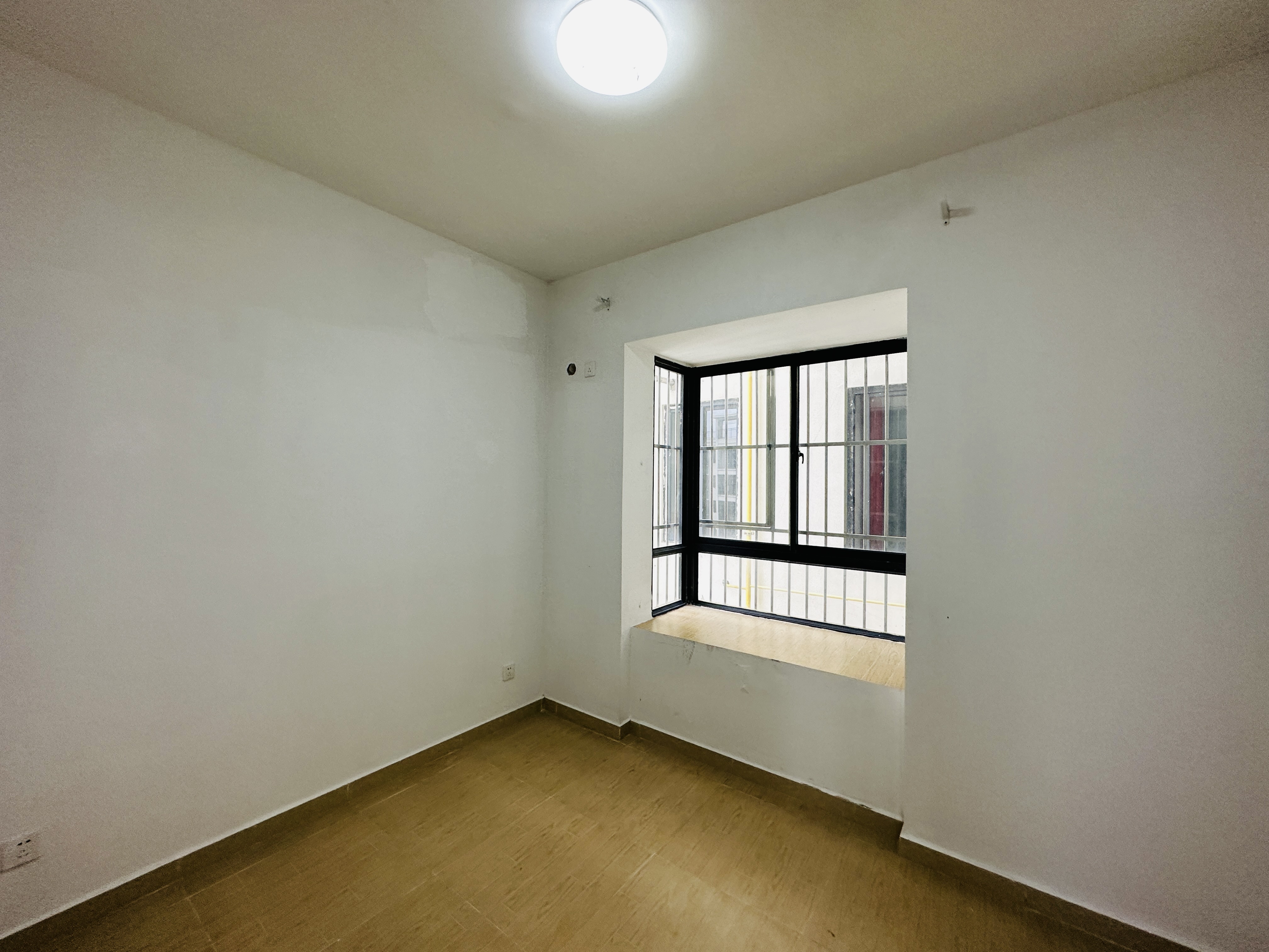 南江花园 2室1厅1卫 75.0万 南江花园 2室1厅1卫 75.0万卧室