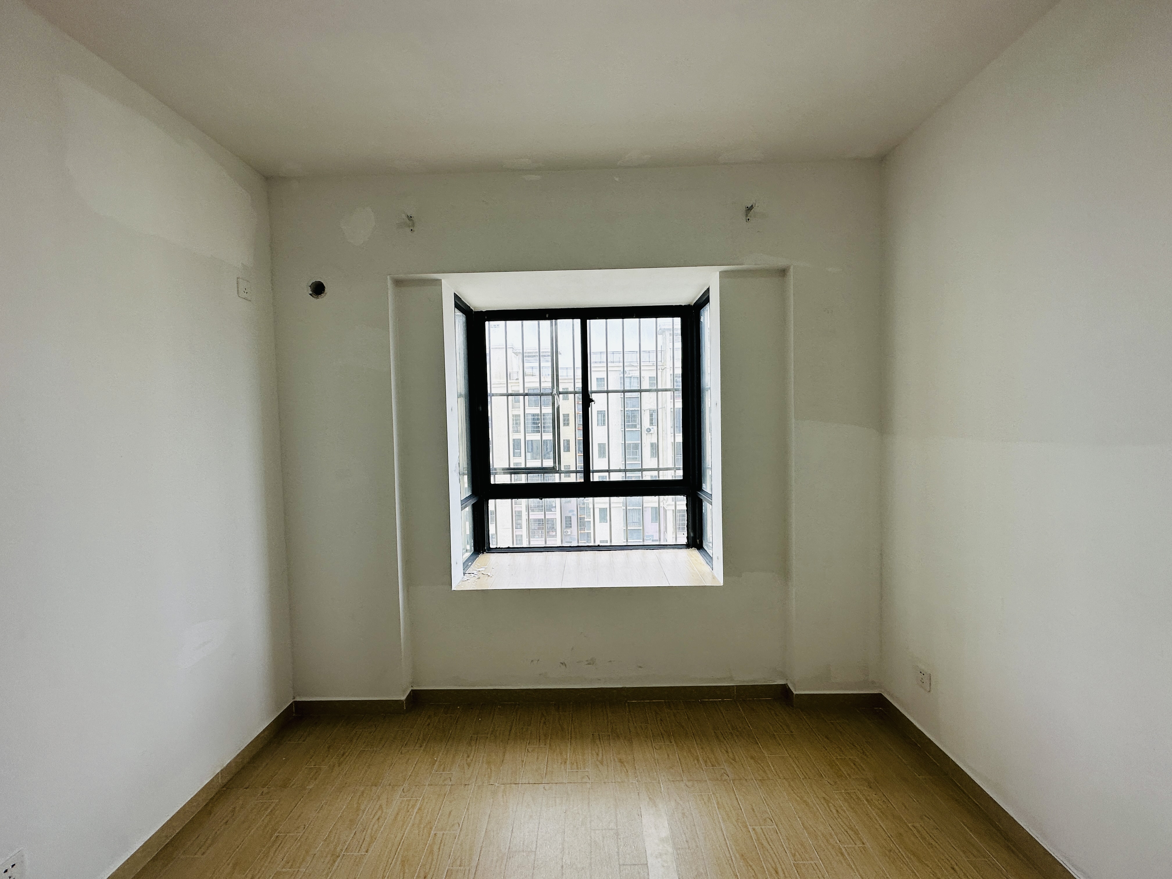 南江花园 2室1厅1卫 75.0万 南江花园 2室1厅1卫 75.0万卧室