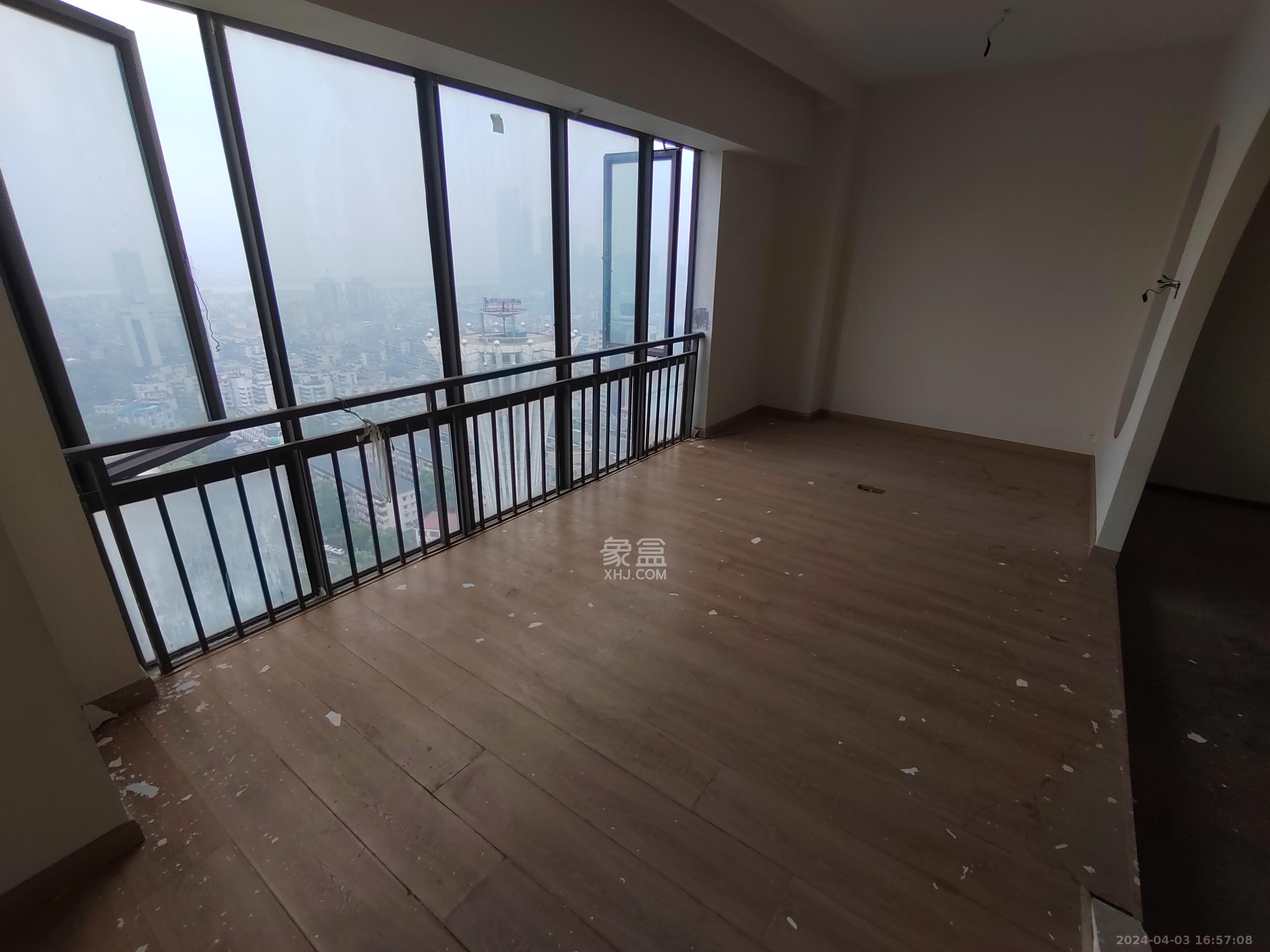 摩天一号  2室2厅1卫   4500.00元/月室内图1