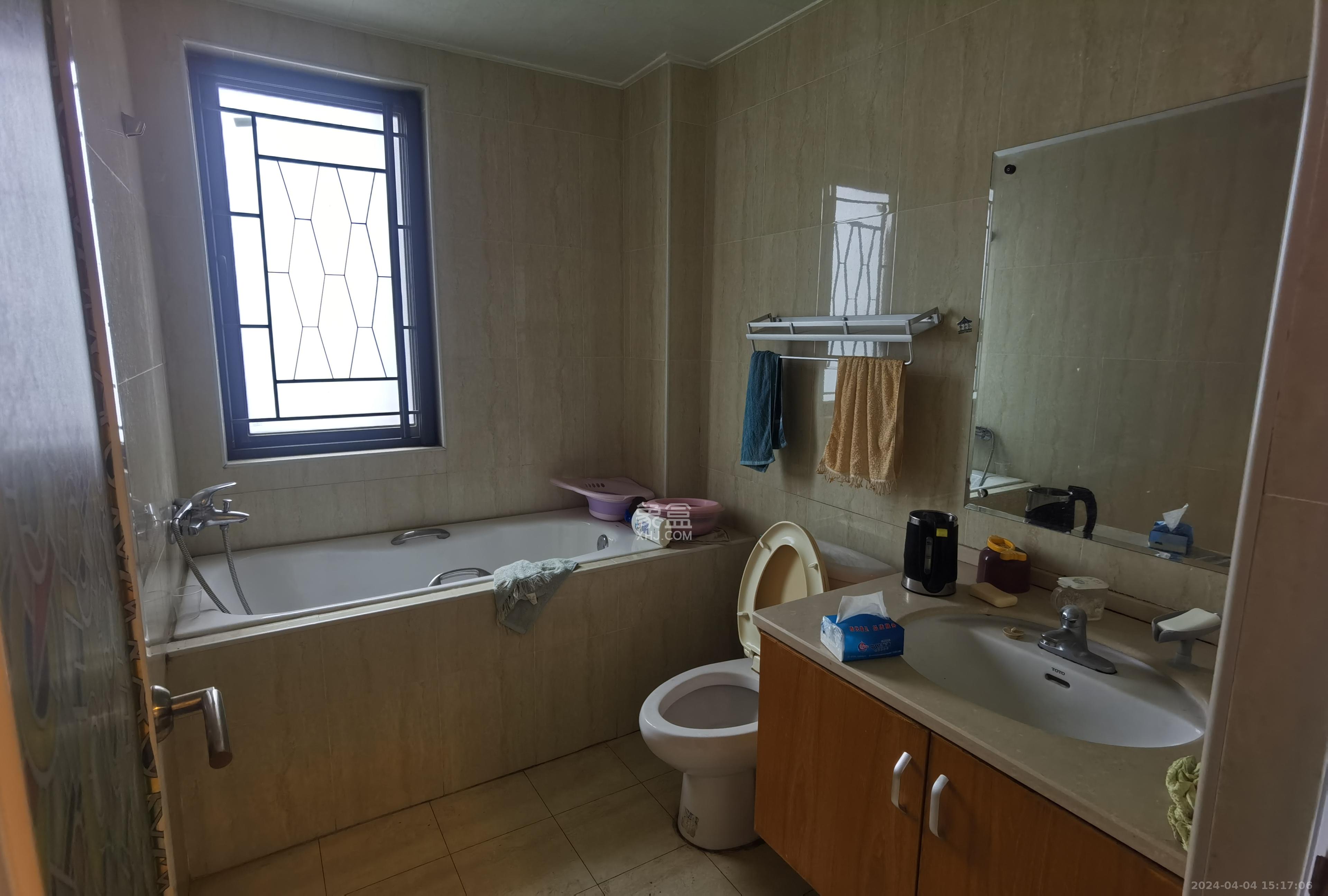 三一街区  3室2厅2卫   2200.00元/月室内图