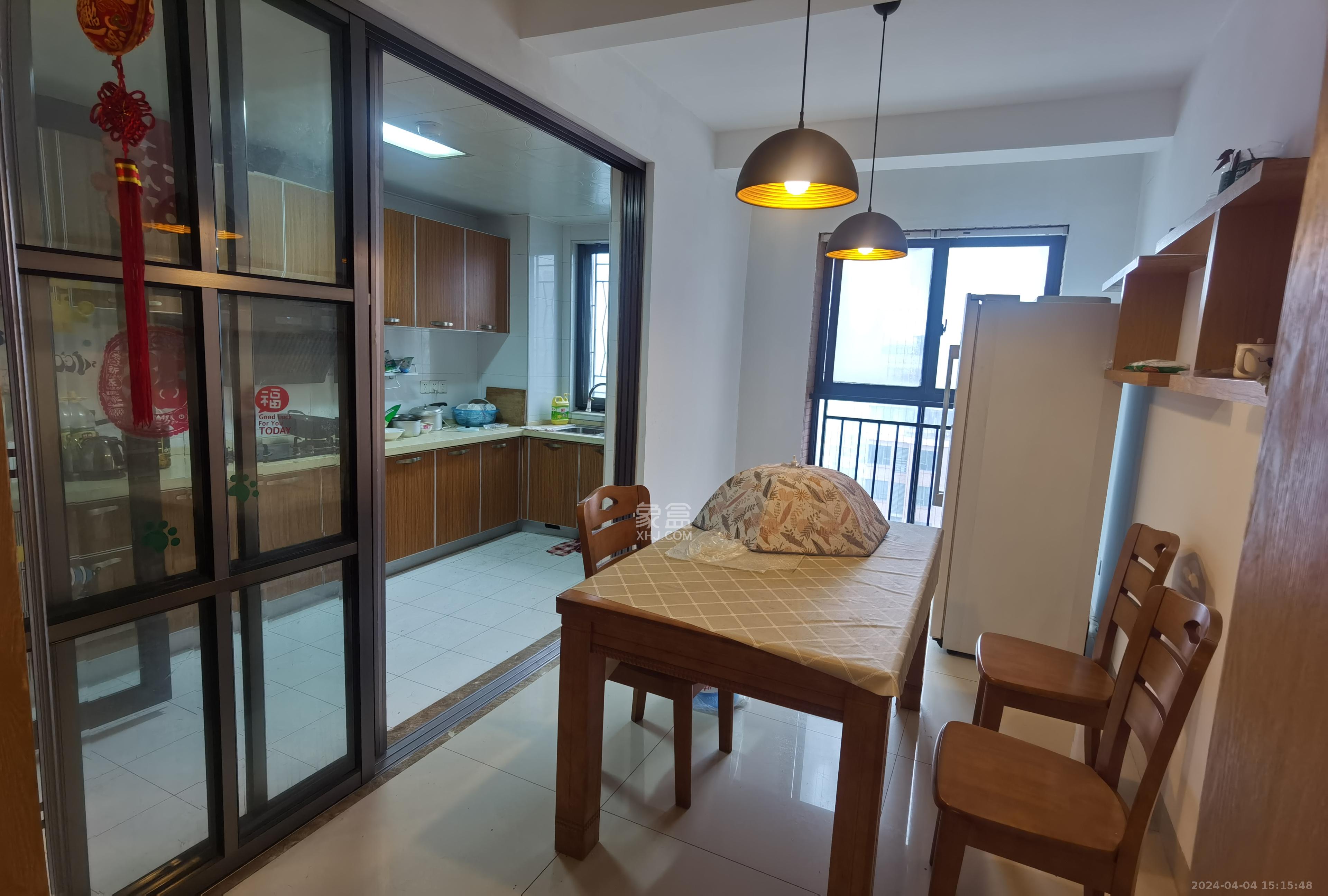 三一街区  3室2厅2卫   2200.00元/月室内图