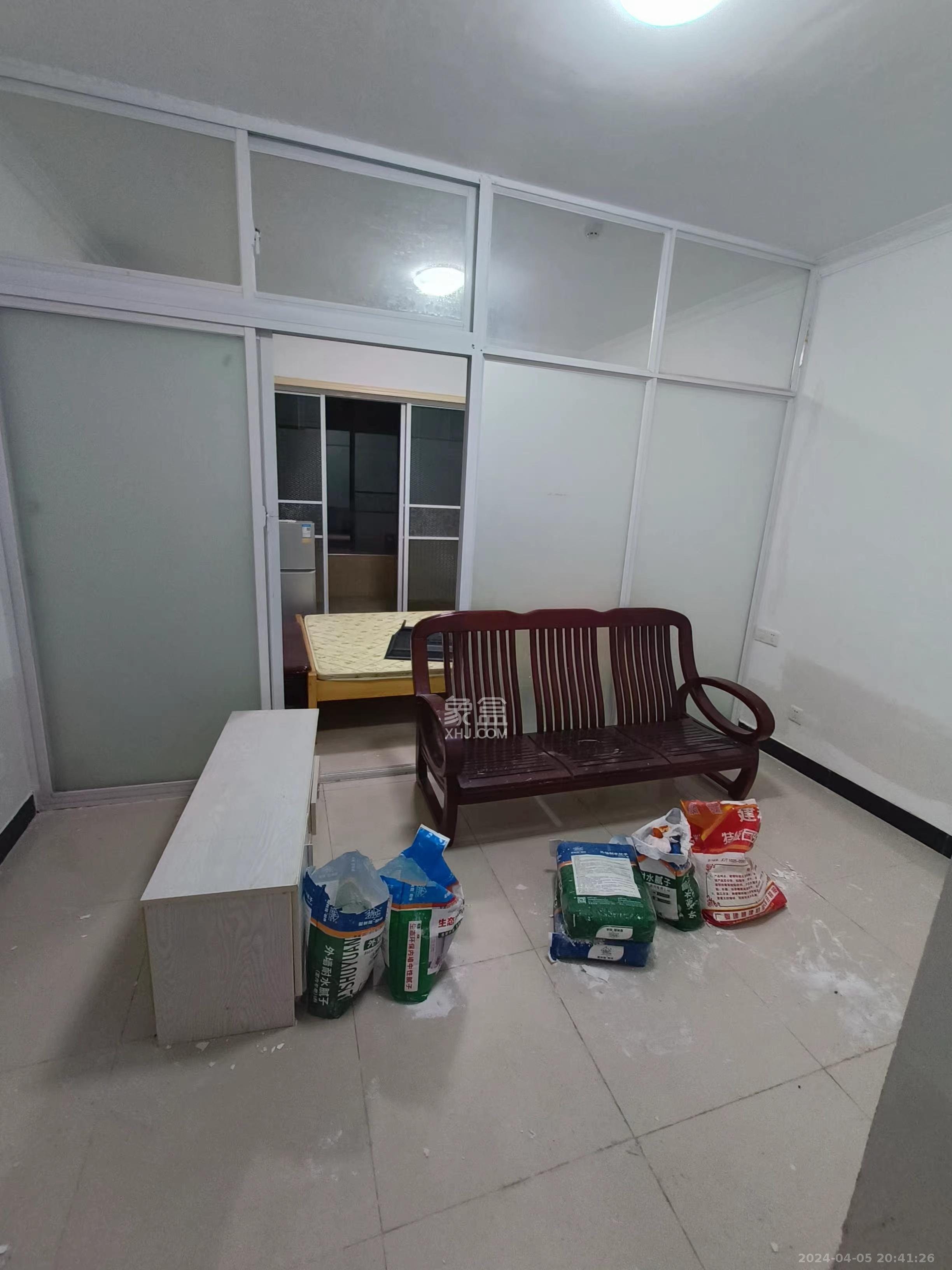 怡海星城  1室1厅1卫    1000.0元/月 怡海星城  1室1厅1卫    1000.0元/月室内图