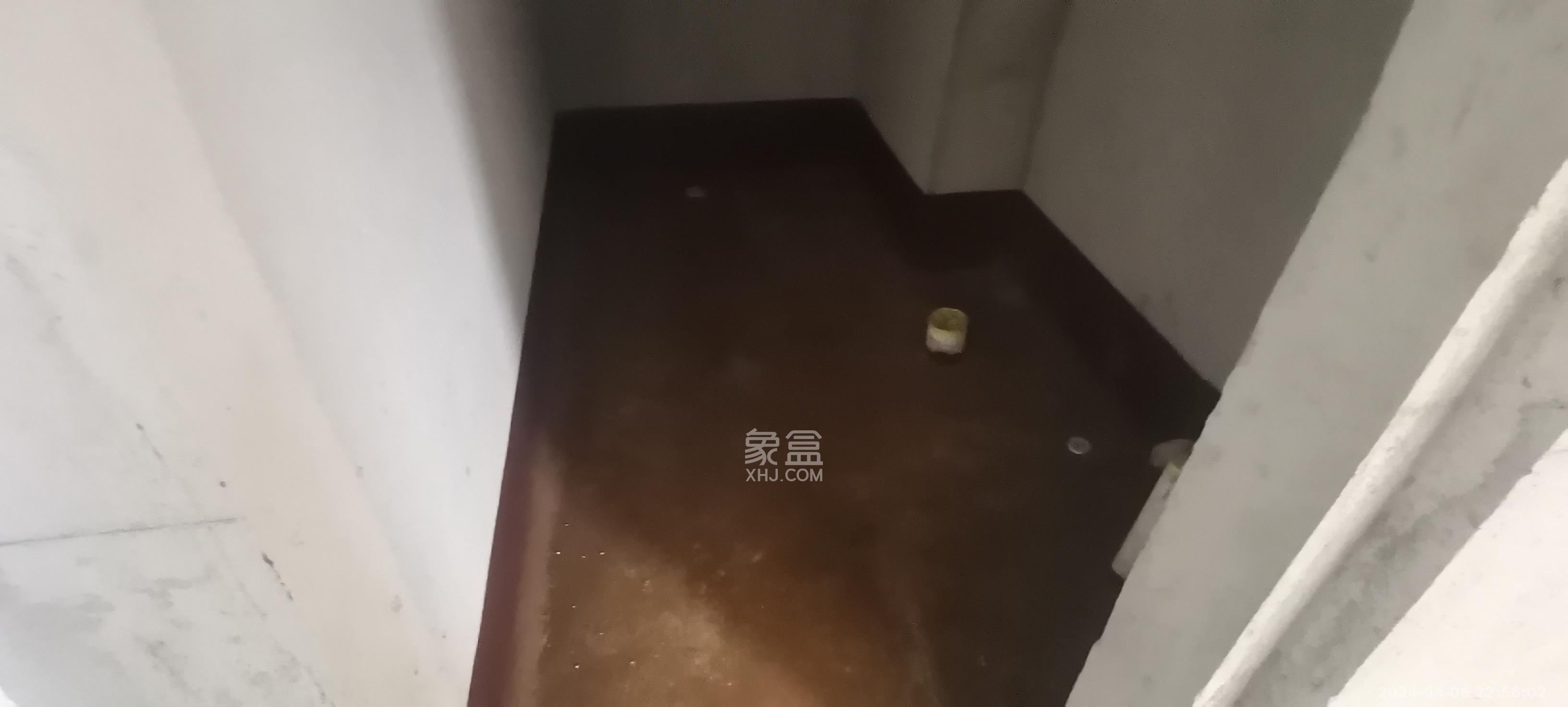 九华湘江富力城  4室2厅4卫   600.00万客厅