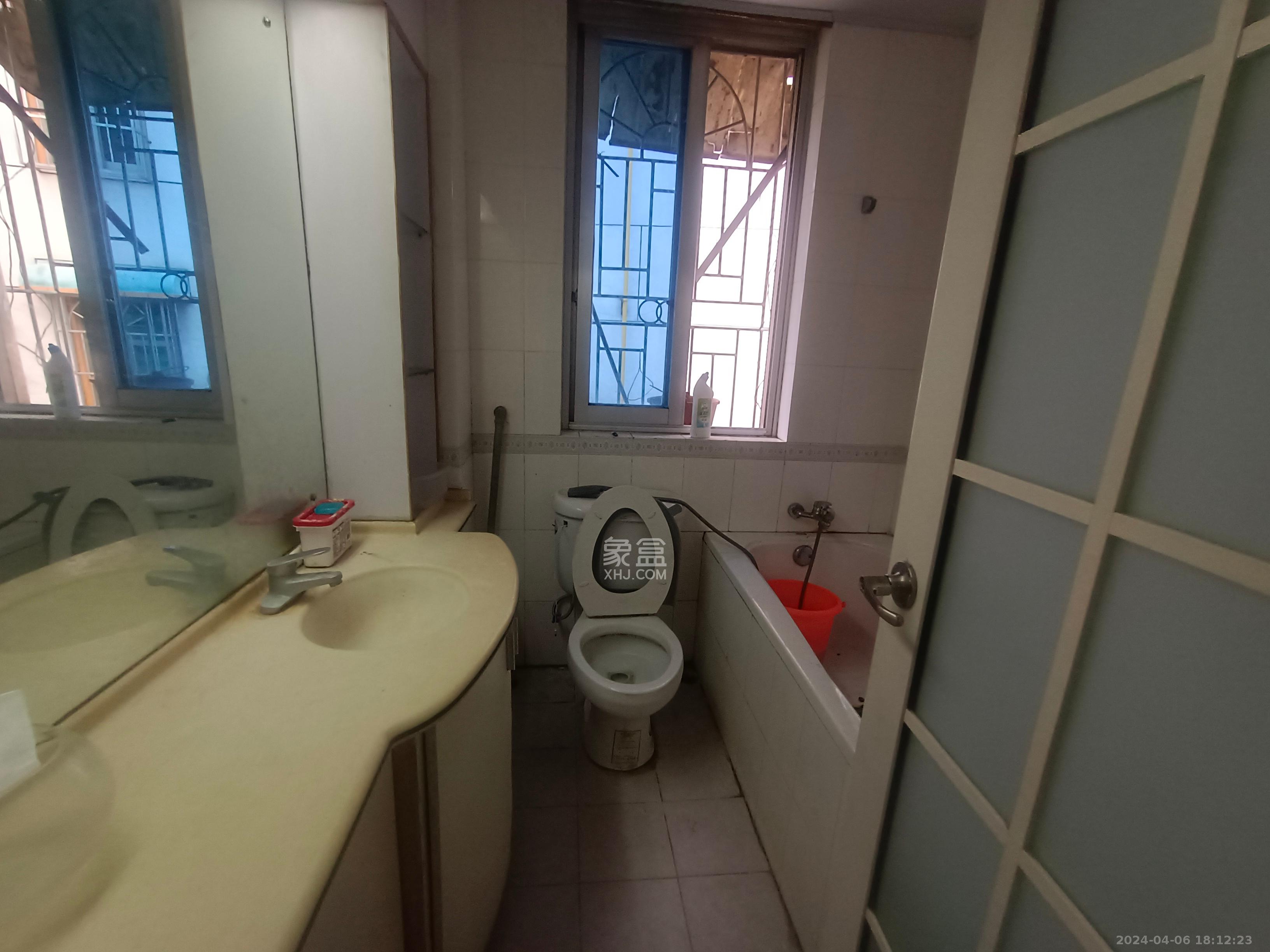 安泰新村  3室2厅2卫   1600.00元/月室内图
