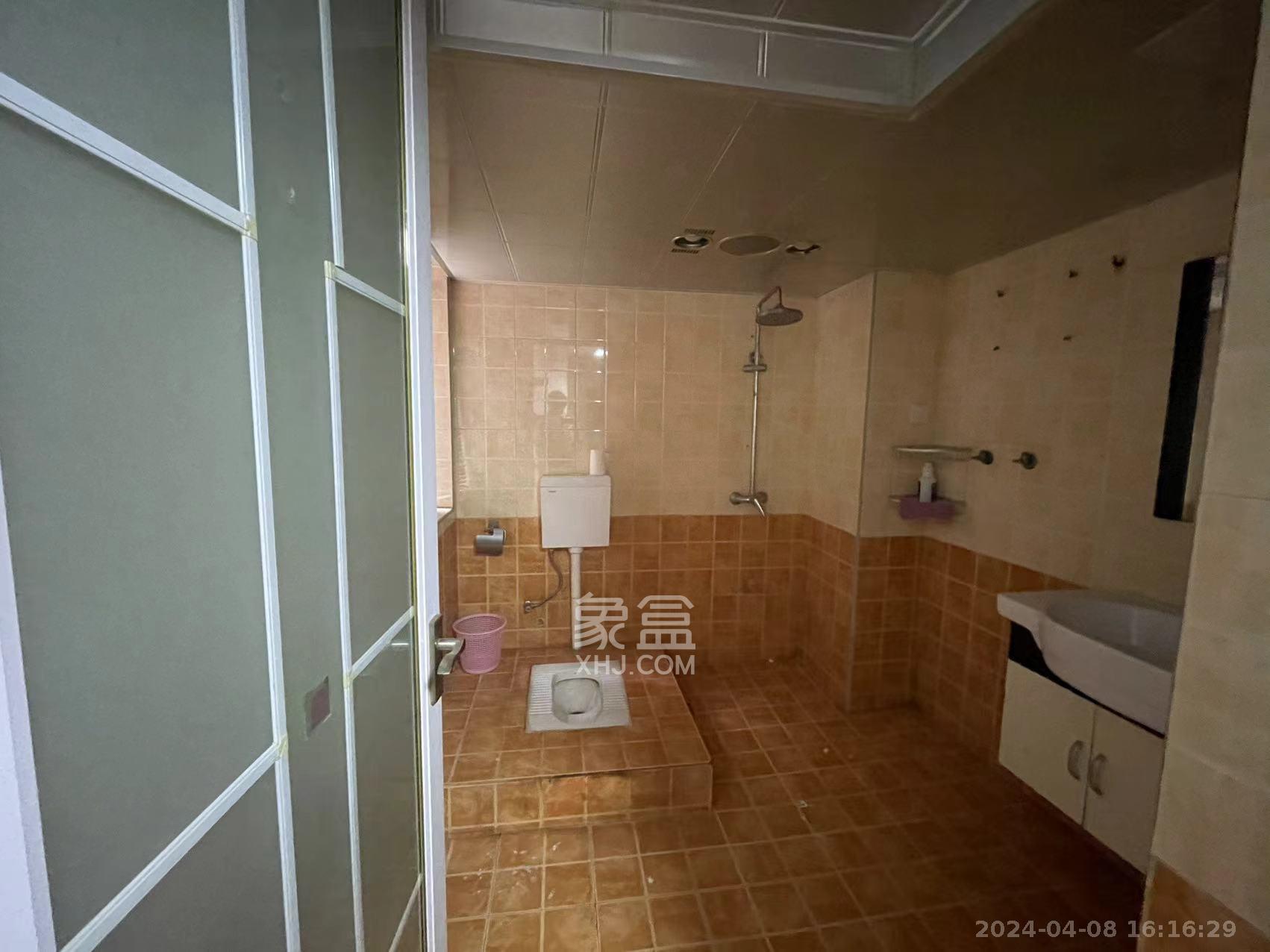 金色比华利 5室2厅3卫 5200.00元/月 金色比华利 5室2厅3卫 5200.00元/月室内图