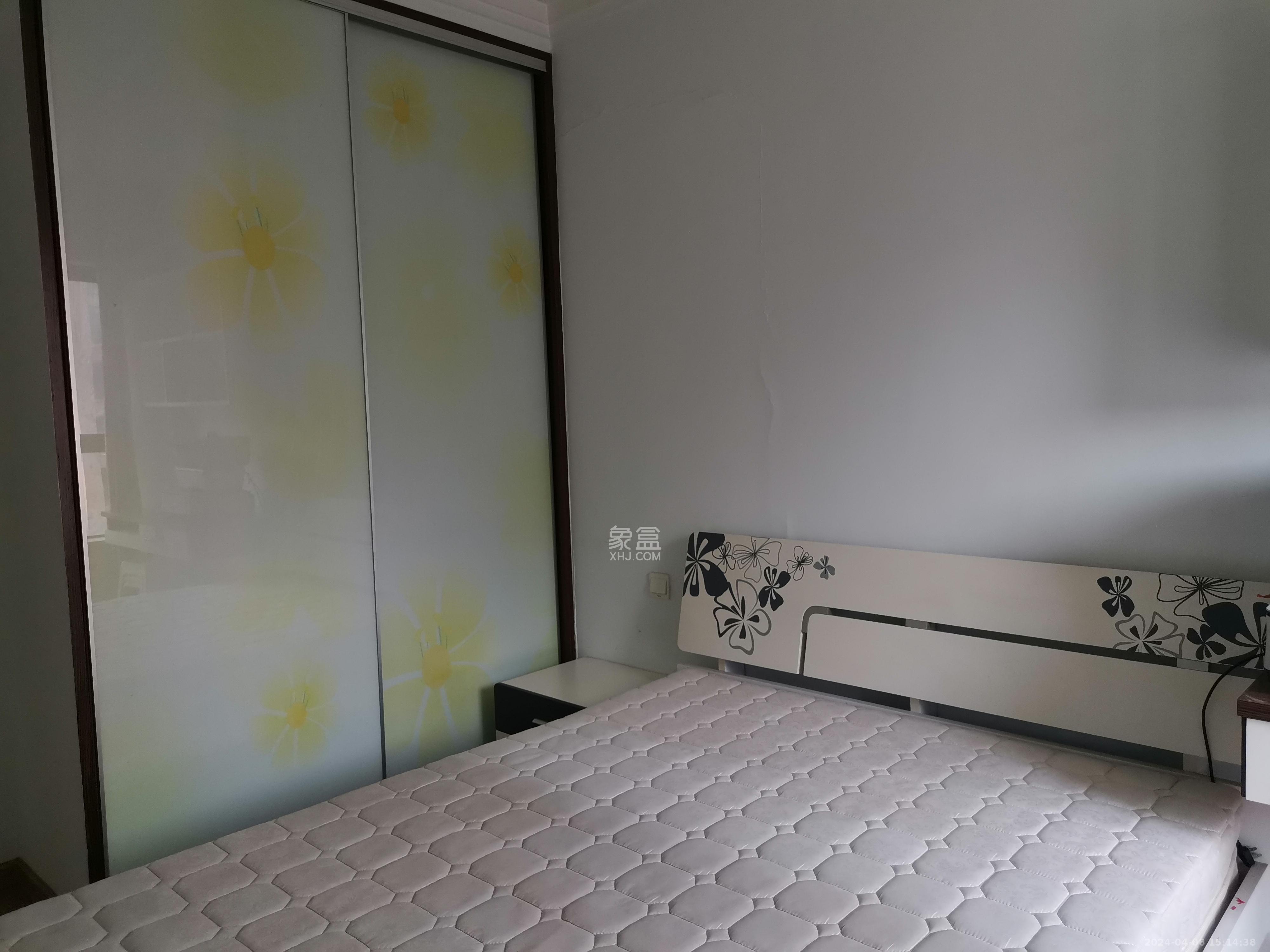 三一街区  3室2厅1卫   2300.00元/月室内图