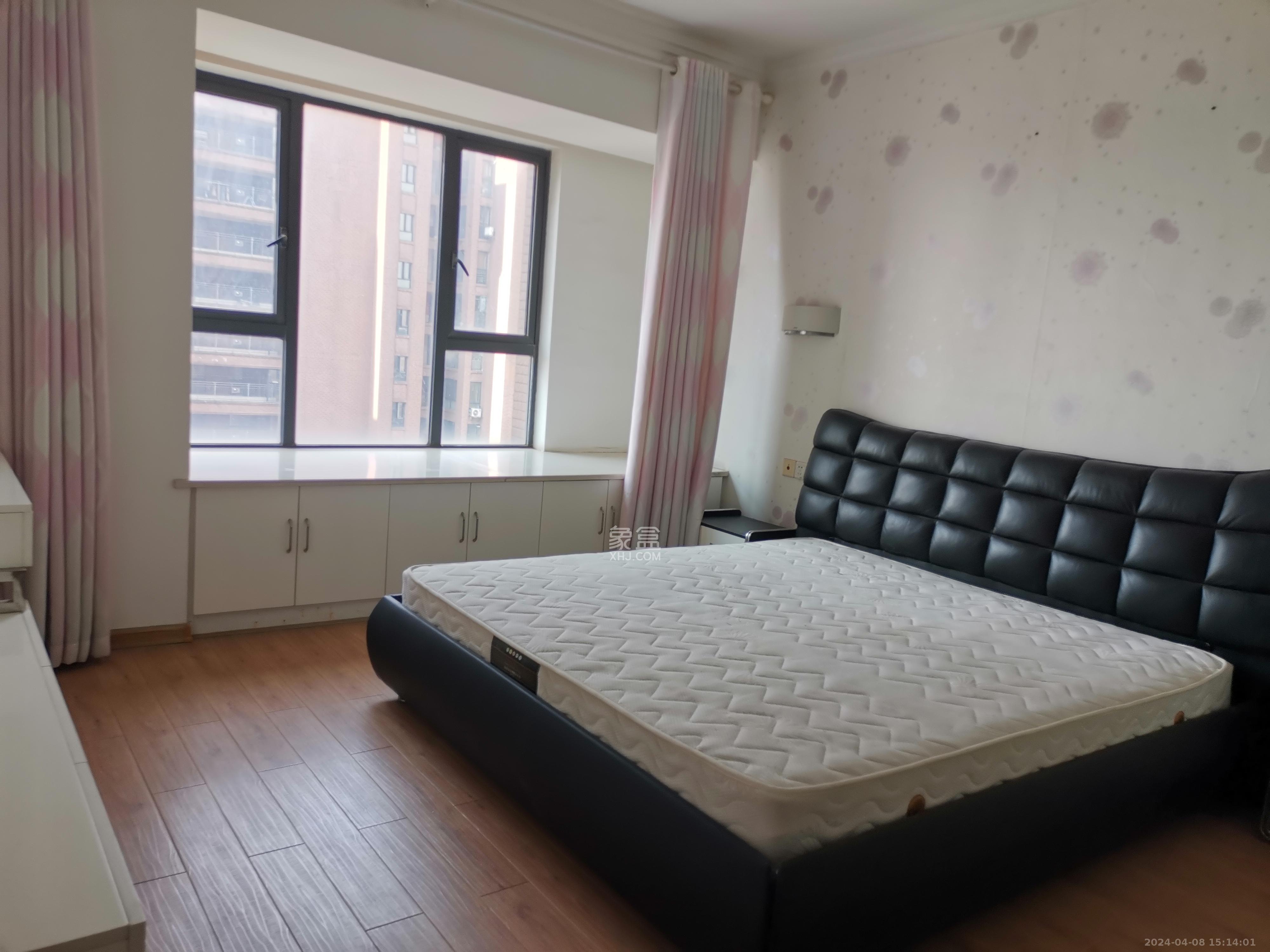 三一街区  3室2厅1卫   2300.00元/月室内图