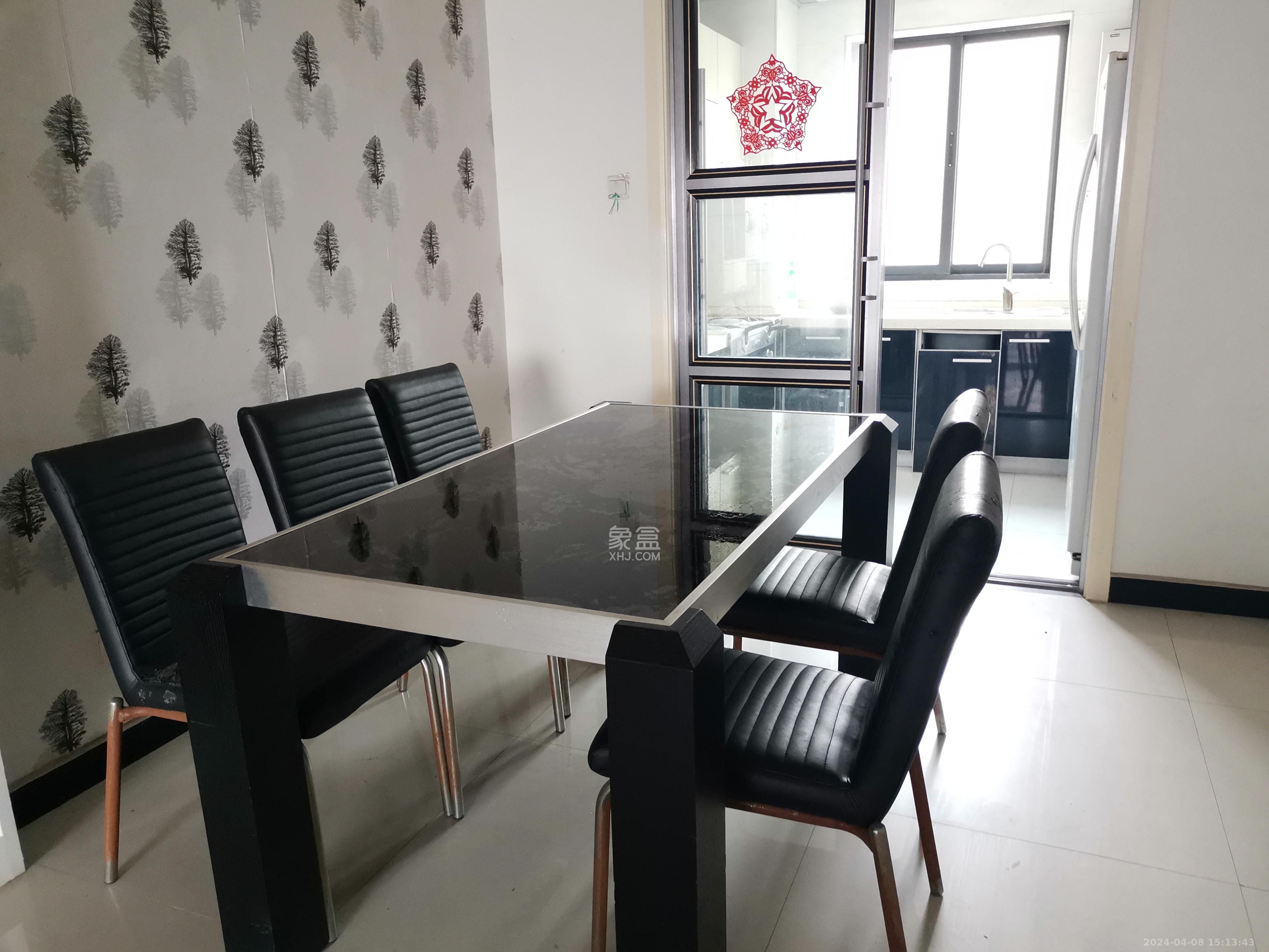 三一街区  3室2厅1卫   2300.00元/月室内图