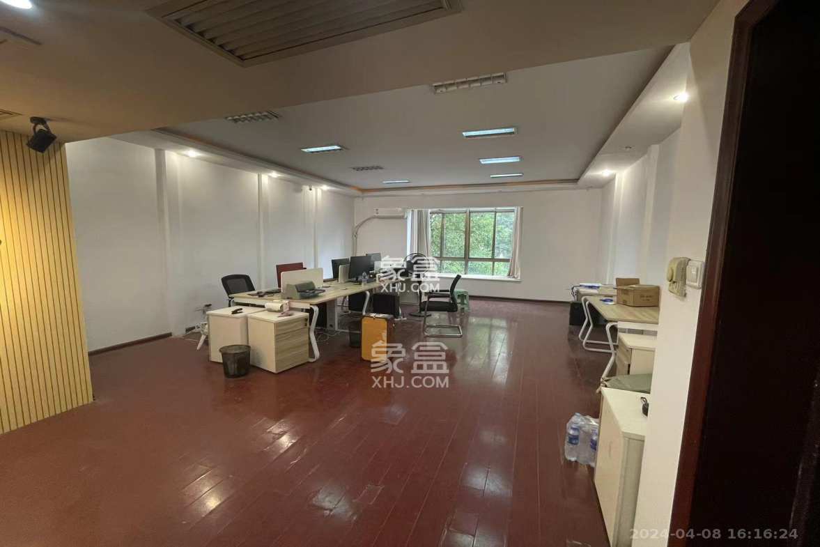 金色比华利 5室2厅3卫 5200.00元/月 金色比华利 5室2厅3卫 5200.00元/月室内图