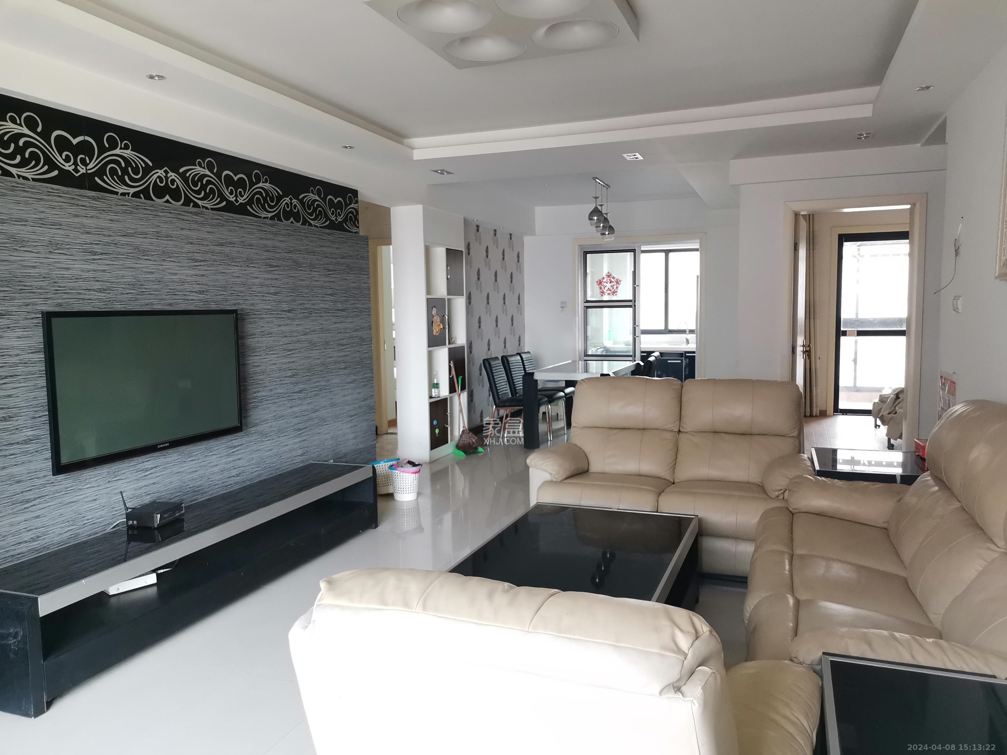 三一街区  3室2厅1卫   2300.00元/月室内图1