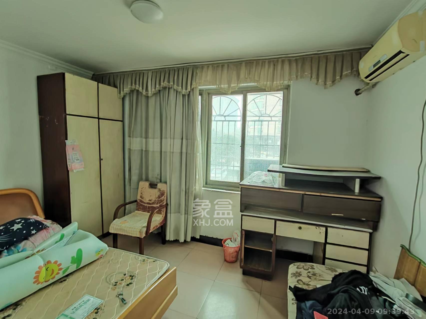 鸿运花苑  3室2厅1卫   3500.00元/月室内图
