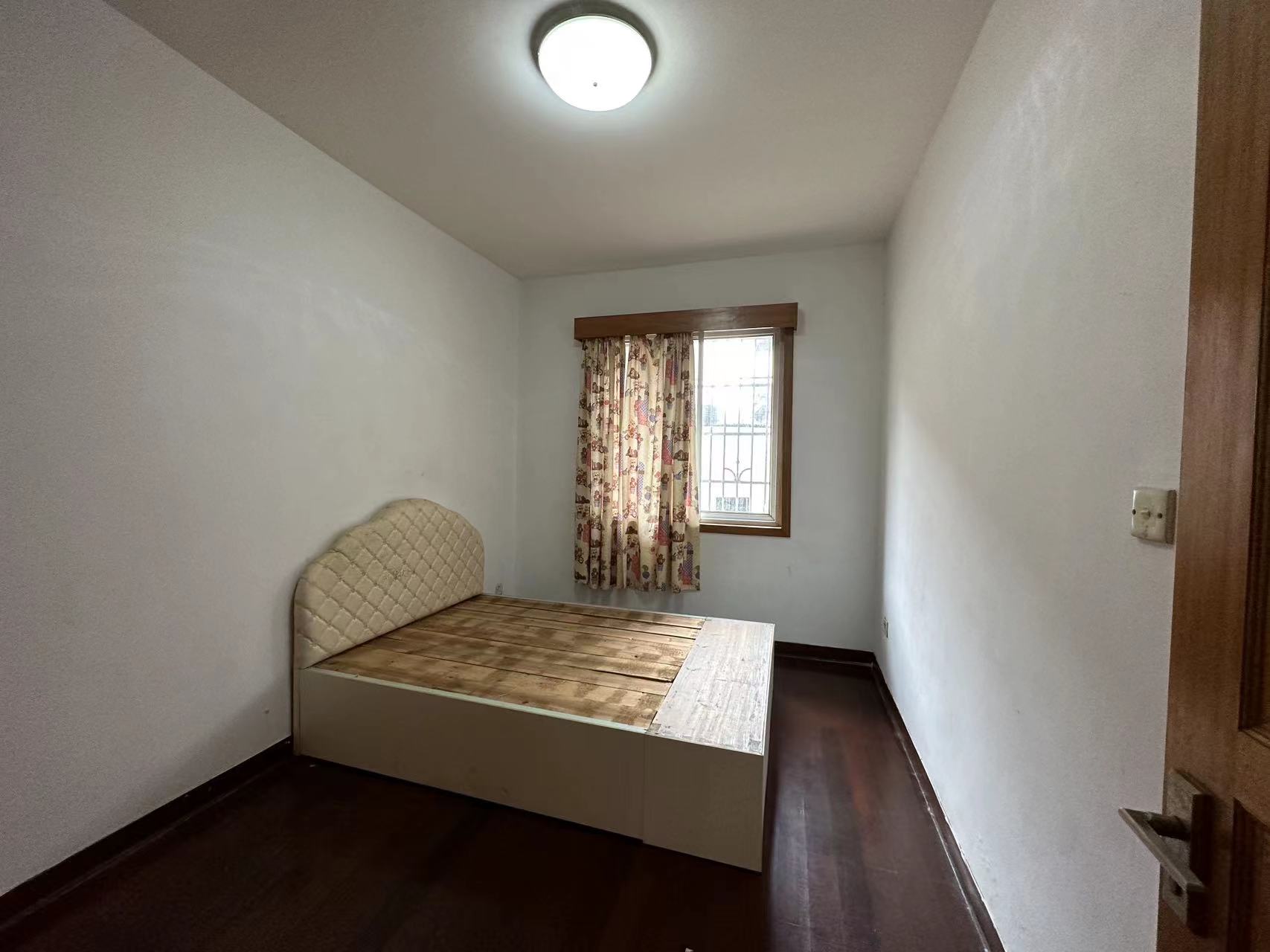 天泰小区  4室2厅2卫    50.0万 天泰小区  4室2厅2卫    50.0万室内图