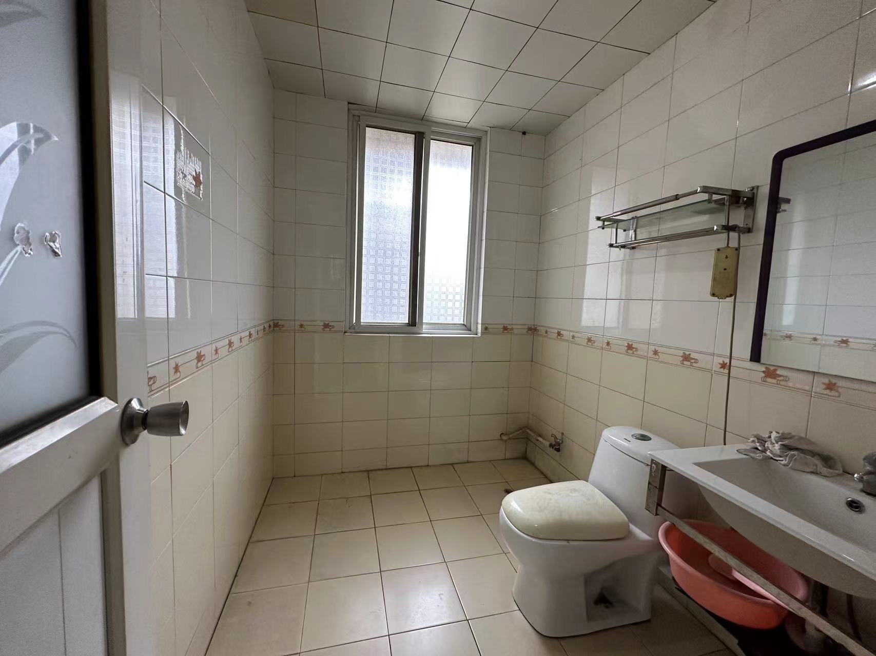 天泰小区  4室2厅2卫    50.0万 天泰小区  4室2厅2卫    50.0万室内图