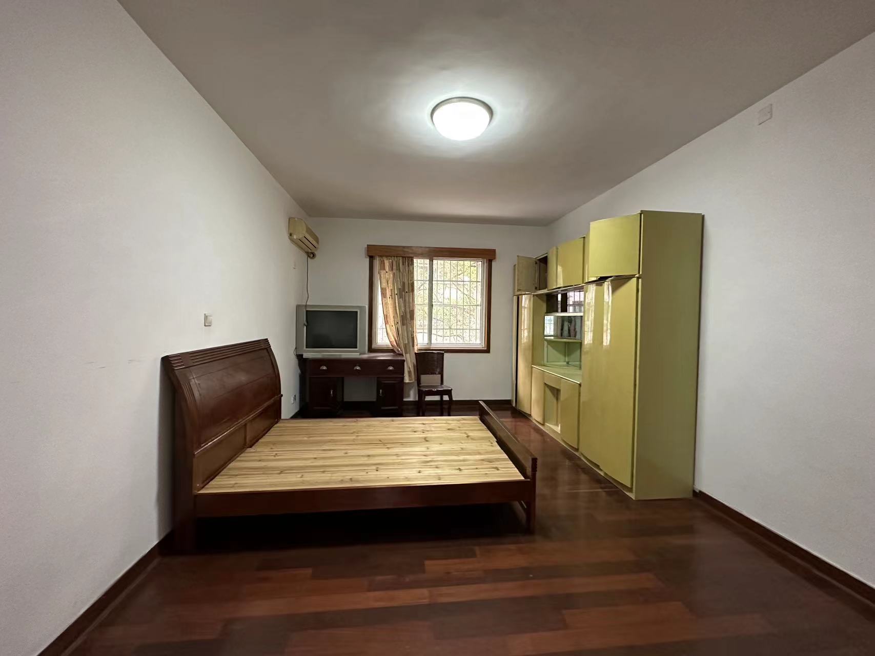 天泰小区  4室2厅2卫    50.0万 天泰小区  4室2厅2卫    50.0万室内图