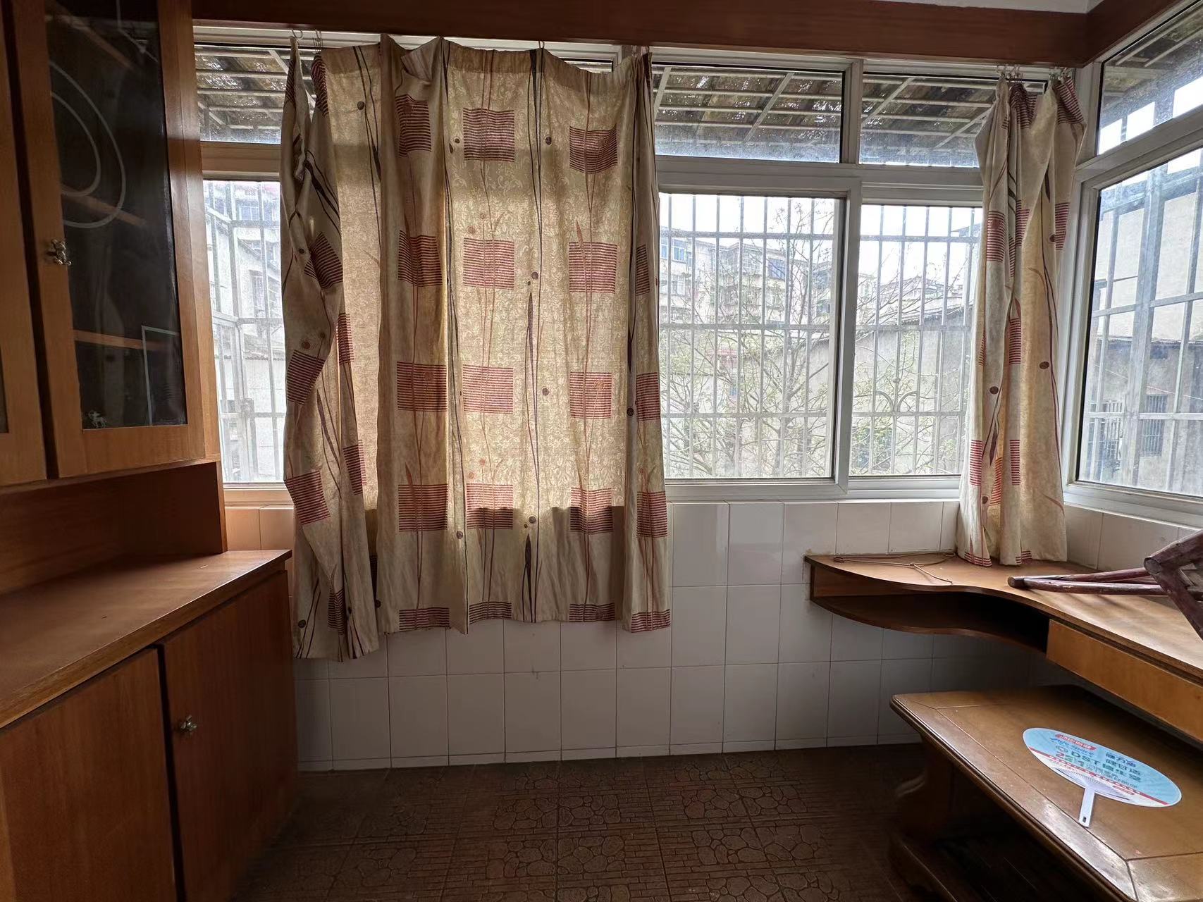 天泰小区  4室2厅2卫    50.0万 天泰小区  4室2厅2卫    50.0万室内图