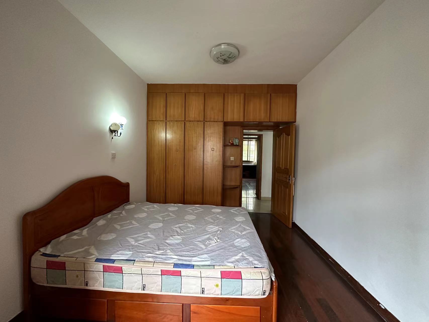 天泰小区  4室2厅2卫    50.0万 天泰小区  4室2厅2卫    50.0万室内图