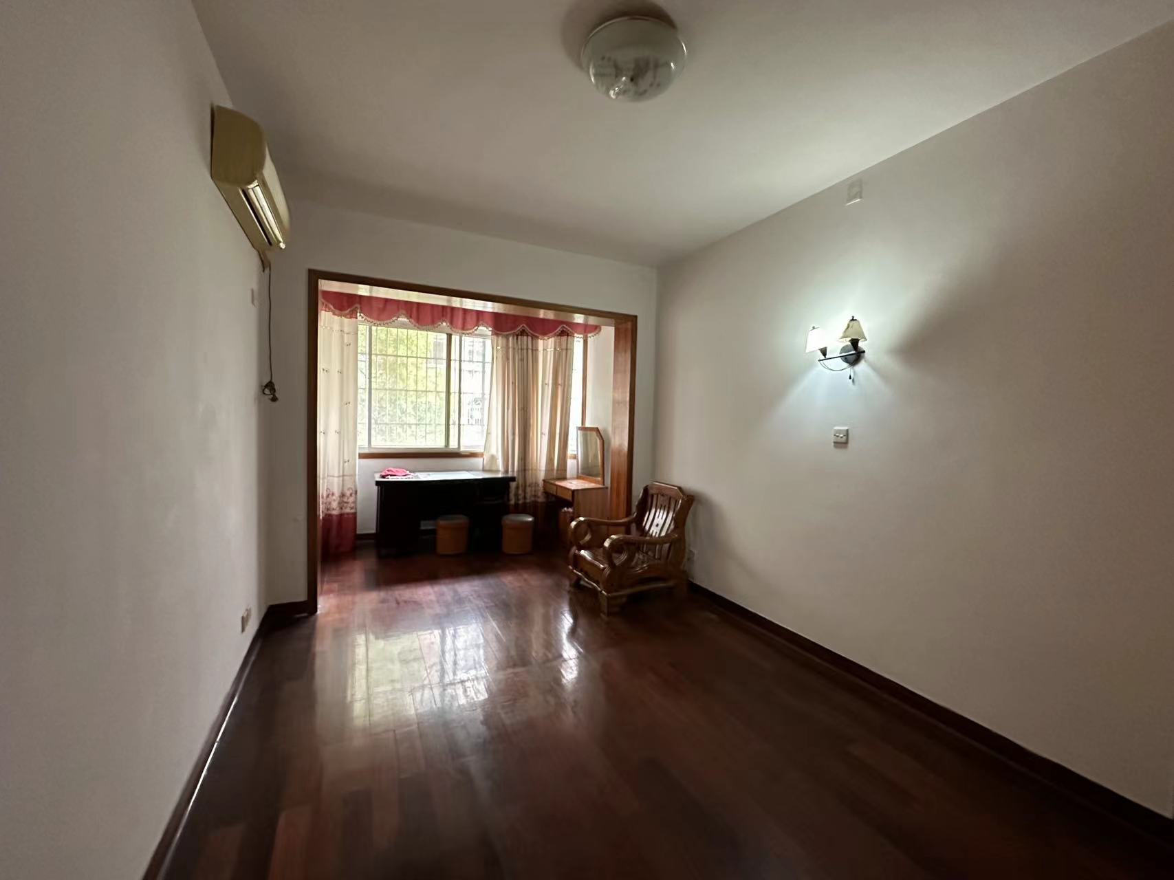 天泰小区  4室2厅2卫    50.0万 天泰小区  4室2厅2卫    50.0万室内图