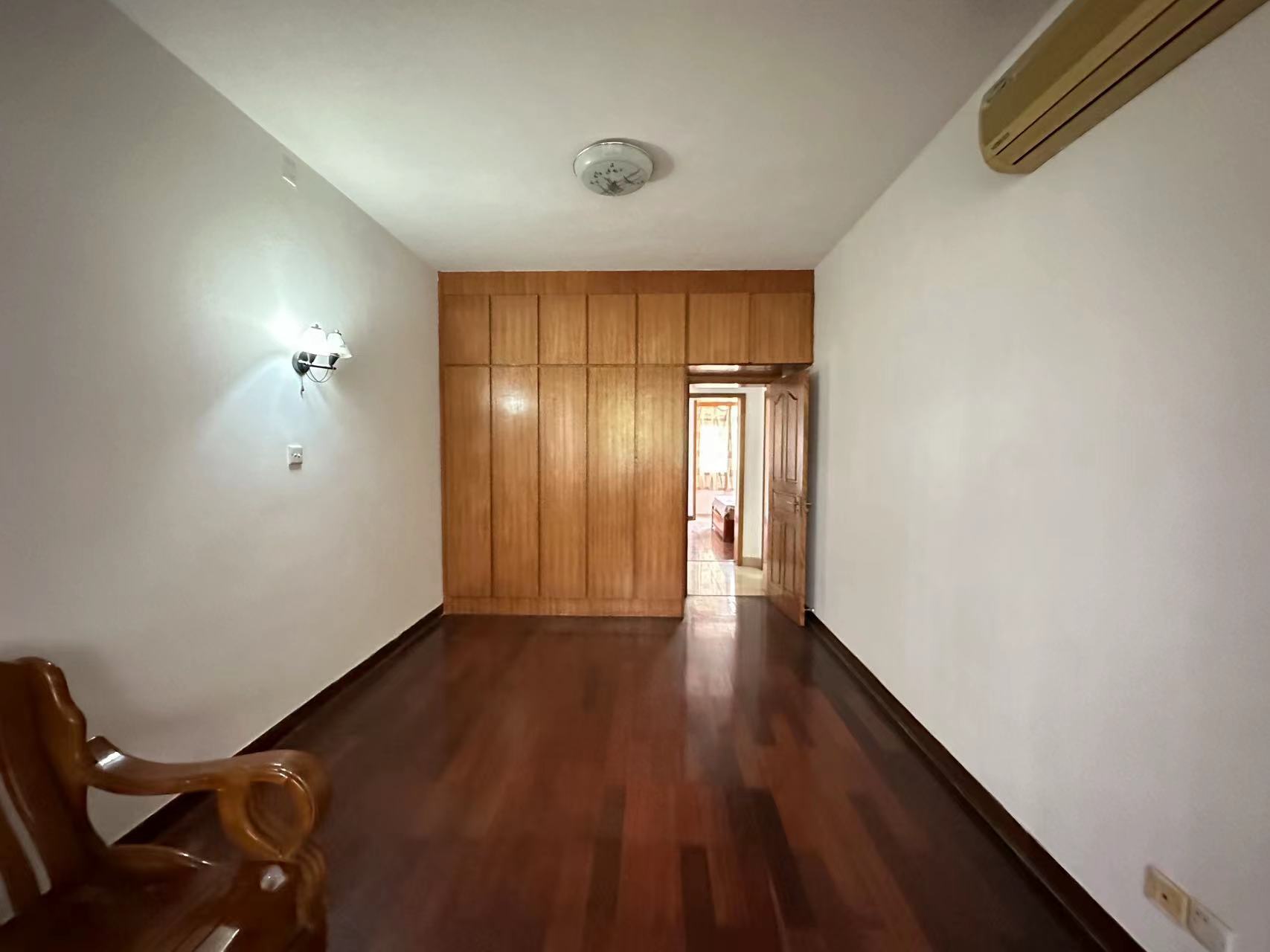 天泰小区  4室2厅2卫    50.0万 天泰小区  4室2厅2卫    50.0万室内图