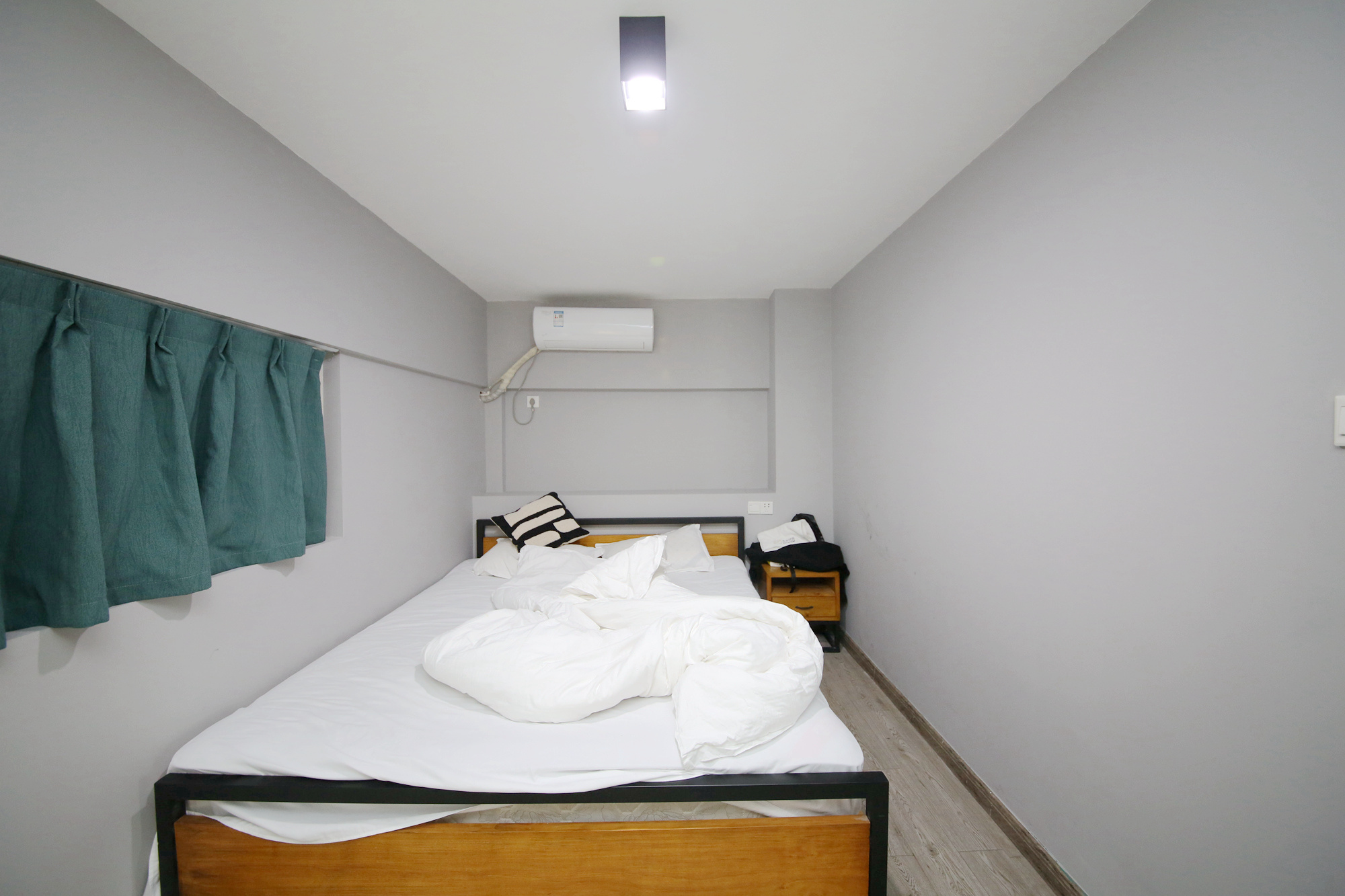 曼哈顿新贵  4室2厅1卫   190.00万卧室