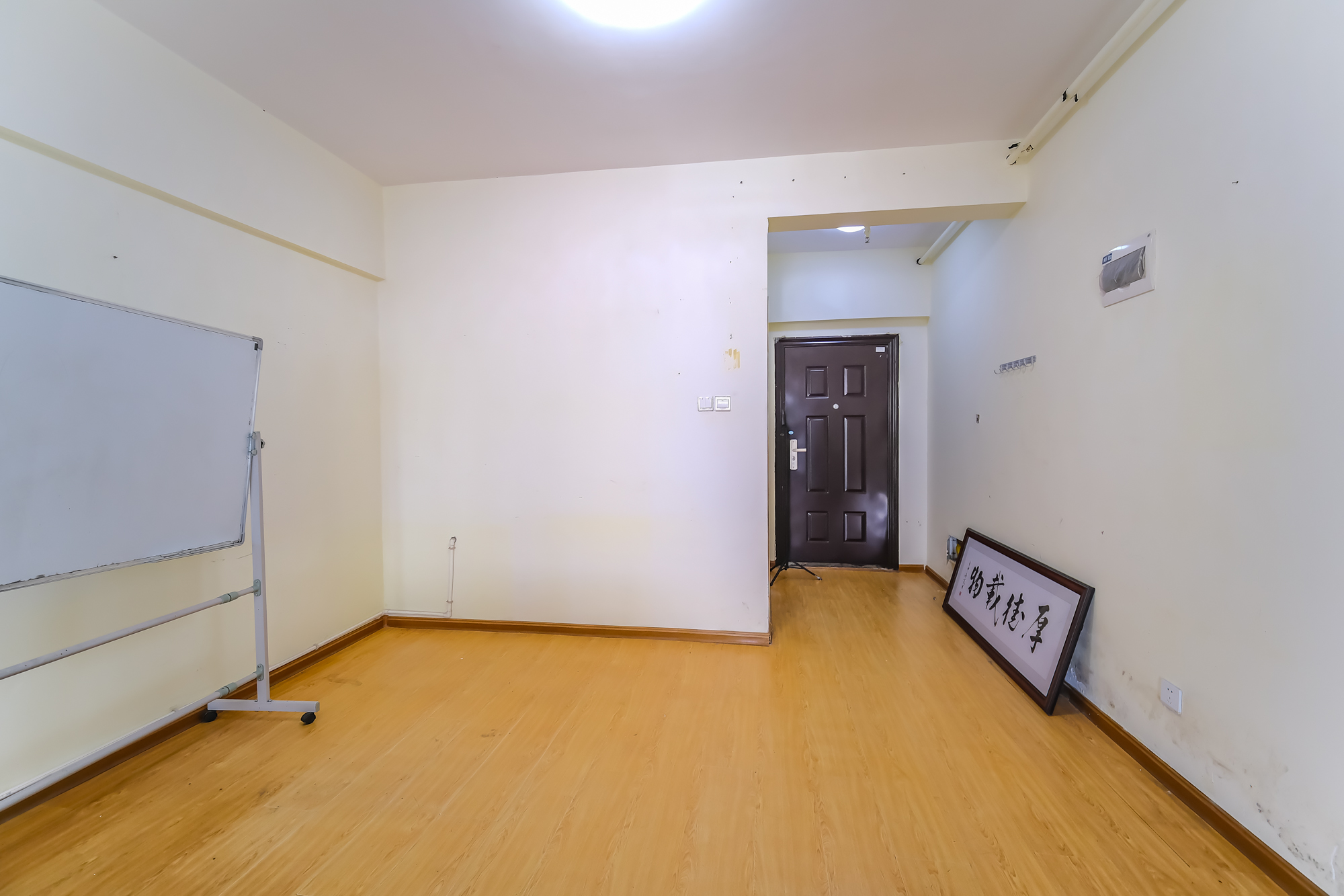 山水湾 1室1厅1卫 26.0万 山水湾 1室1厅1卫 26.0万客厅