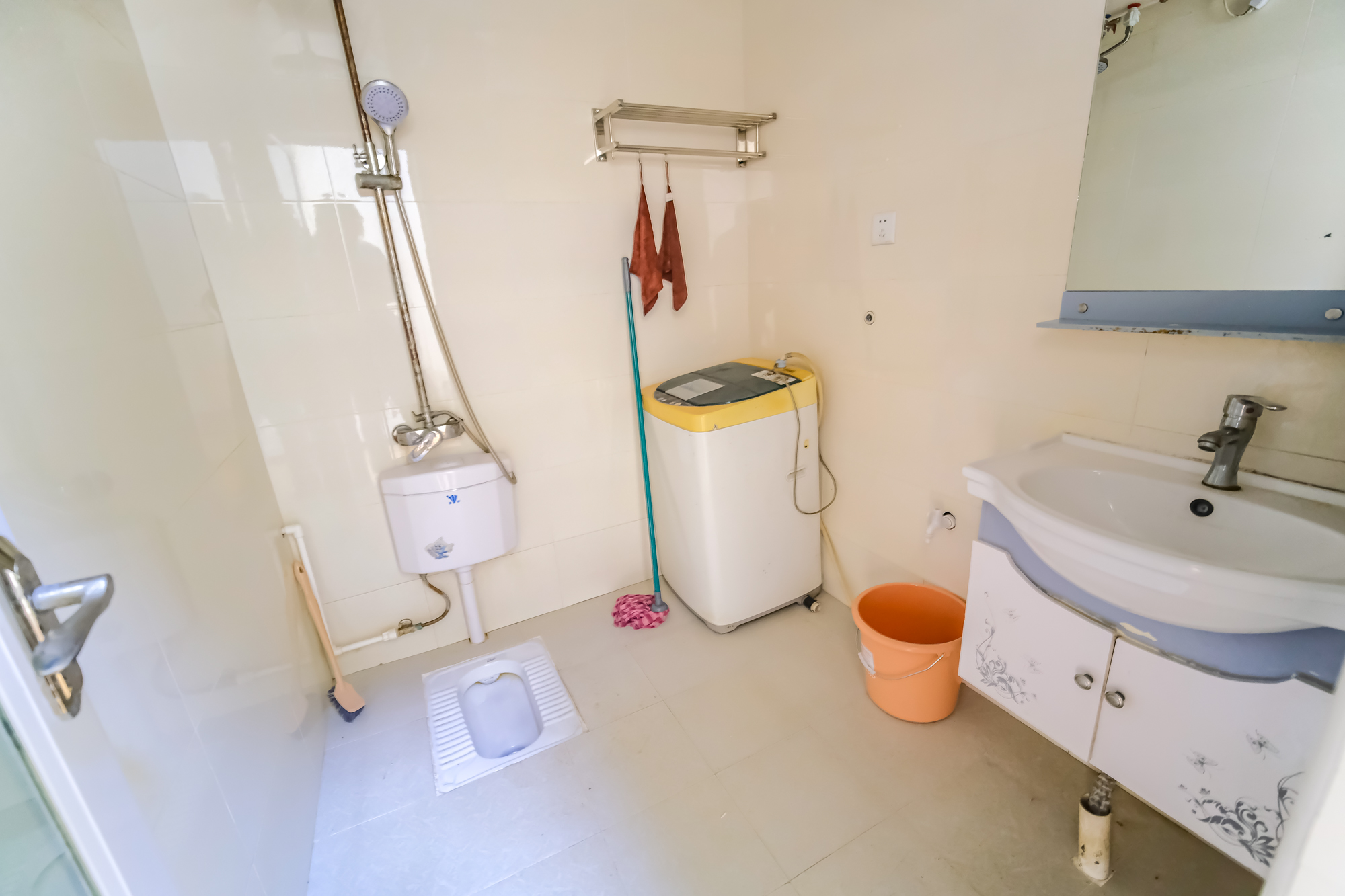 山水湾 1室1厅1卫 26.0万 山水湾 1室1厅1卫 26.0万卫生间