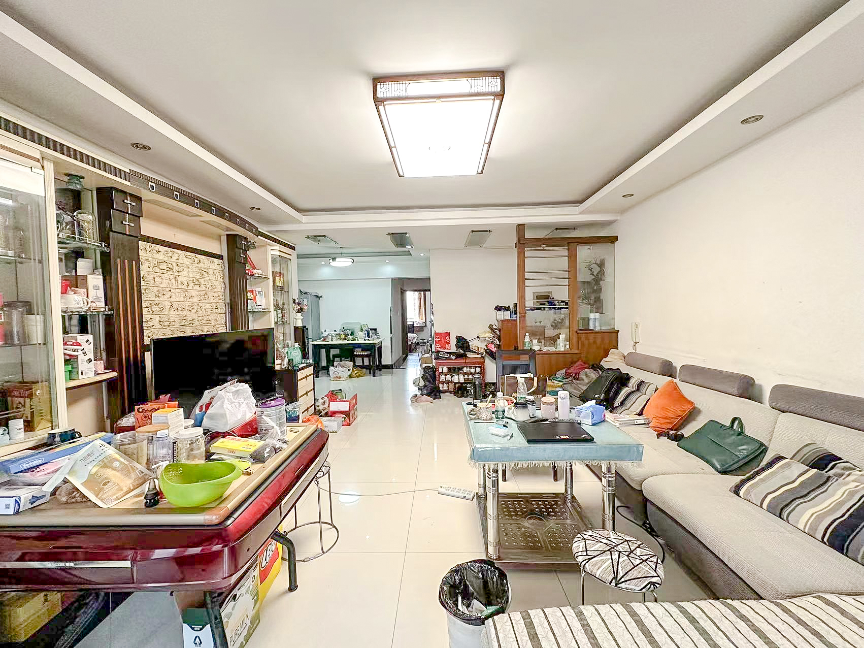 都市春天  3室2厅2卫   128.00万客厅