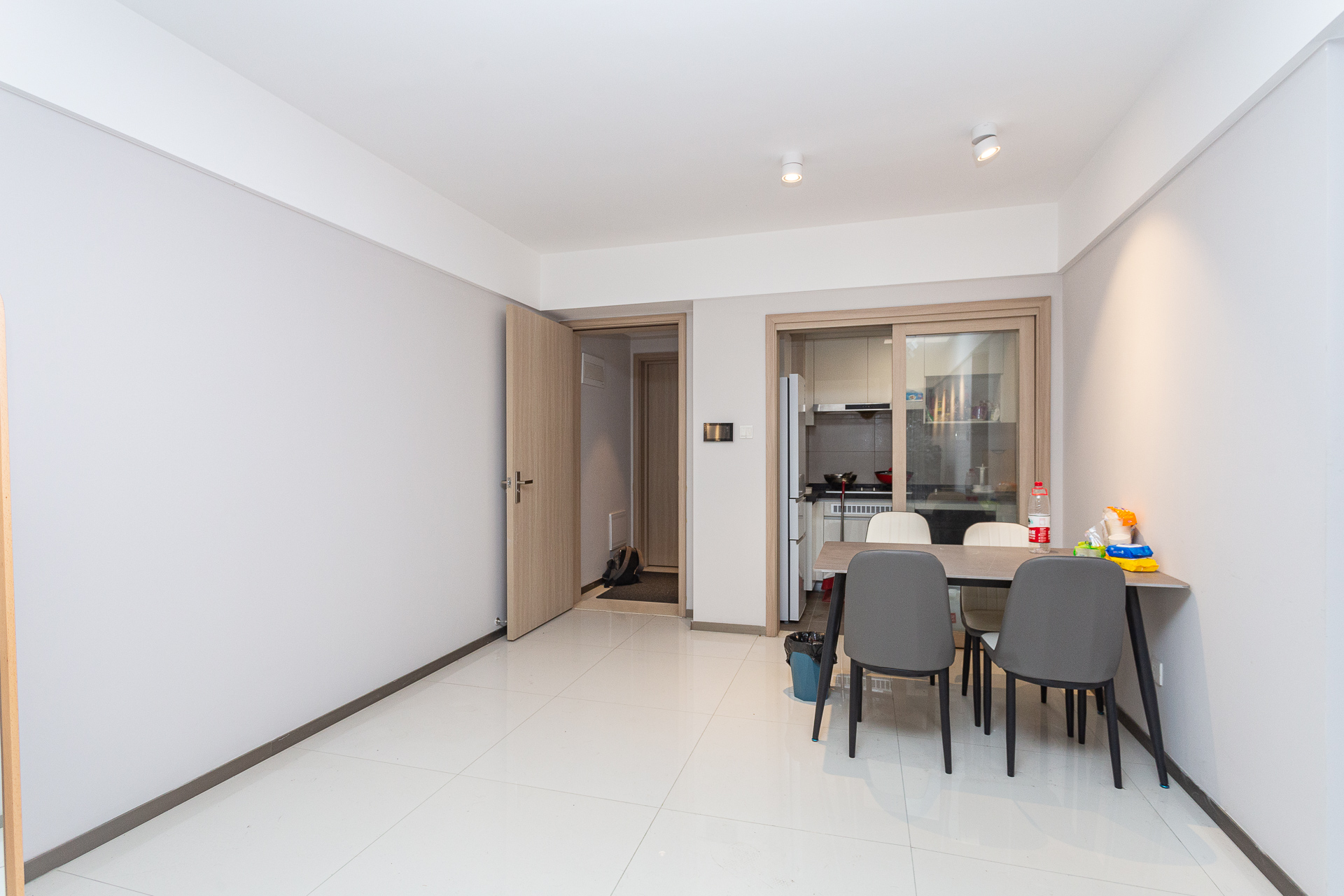 时代倾城五期 2室2厅1卫 76.0万 时代倾城五期 2室2厅1卫 76.0万客厅