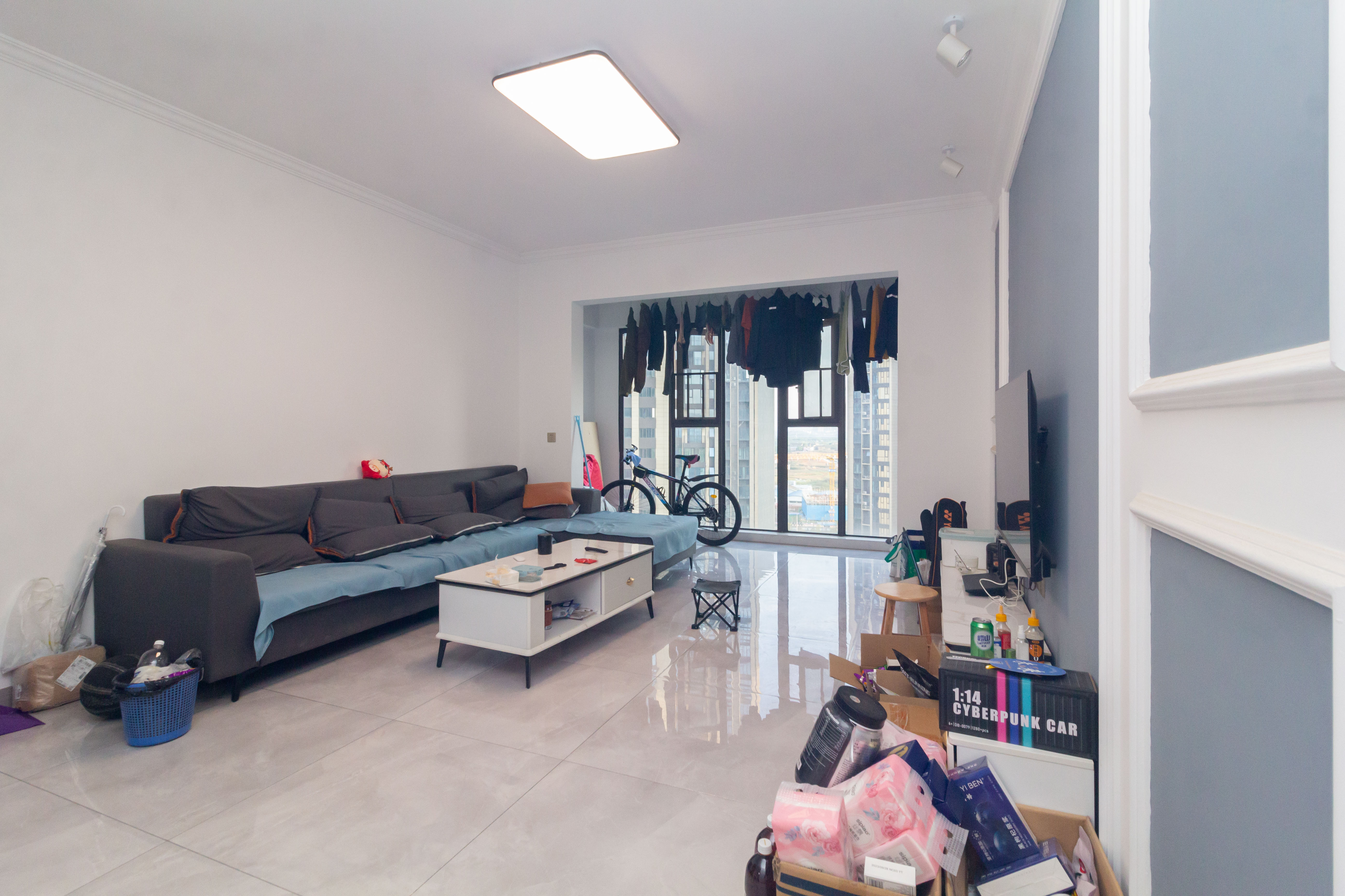 湘域芯城一期 4室2厅2卫 141.0万 湘域芯城一期 4室2厅2卫 141.0万客厅