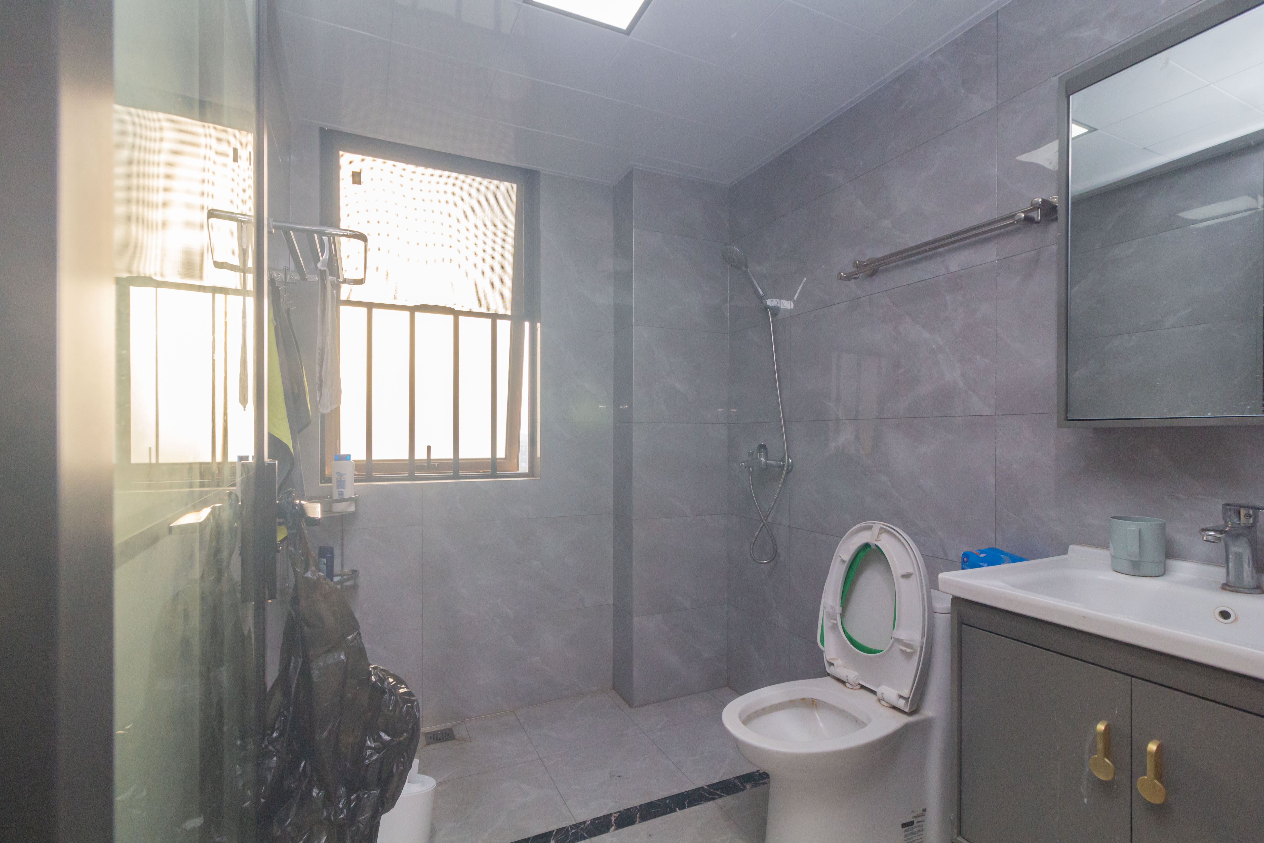 湘域芯城一期 4室2厅2卫 141.0万 湘域芯城一期 4室2厅2卫 141.0万卫生间