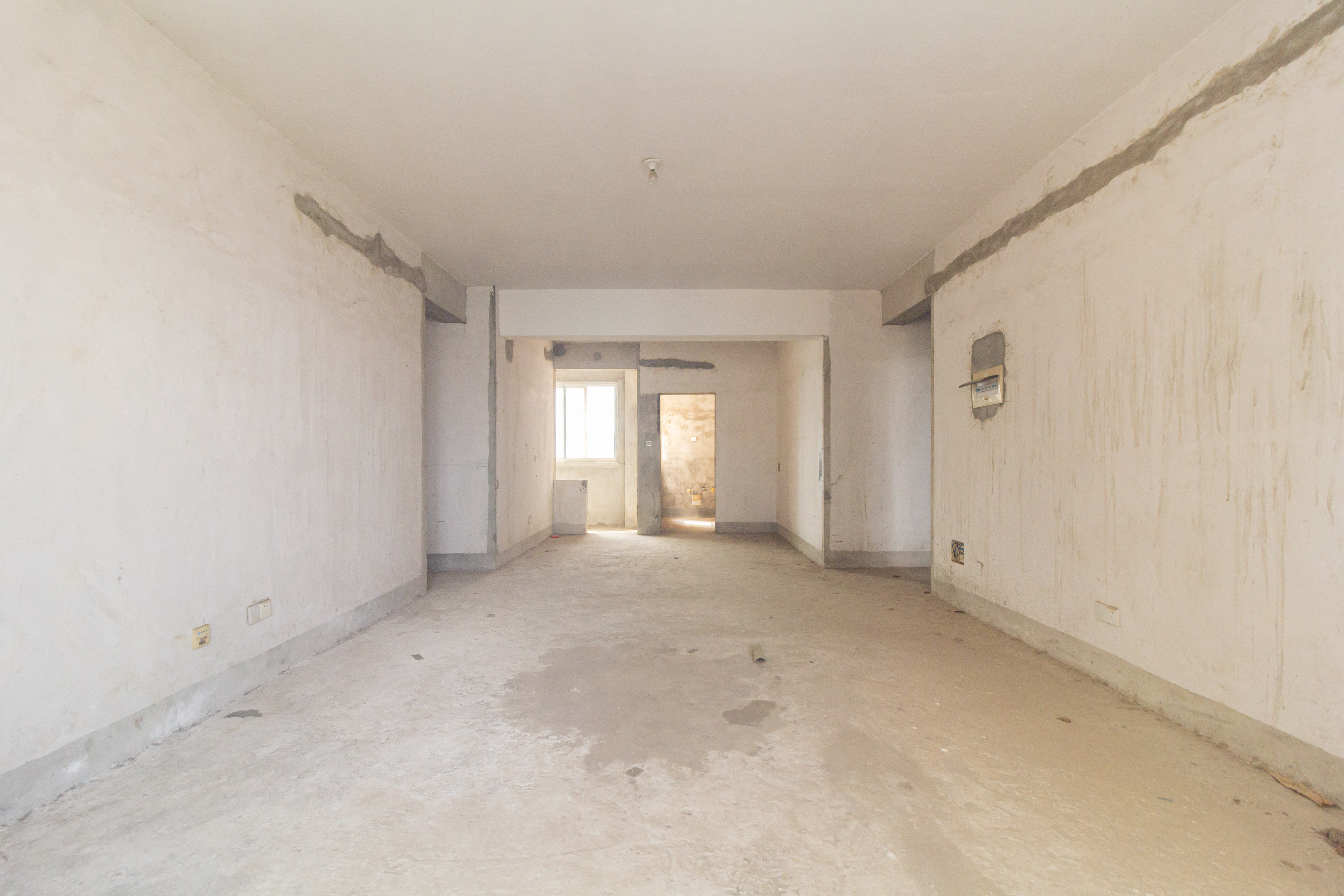 东门尚苑 4室2厅2卫 89.9万 东门尚苑 4室2厅2卫 89.9万客厅