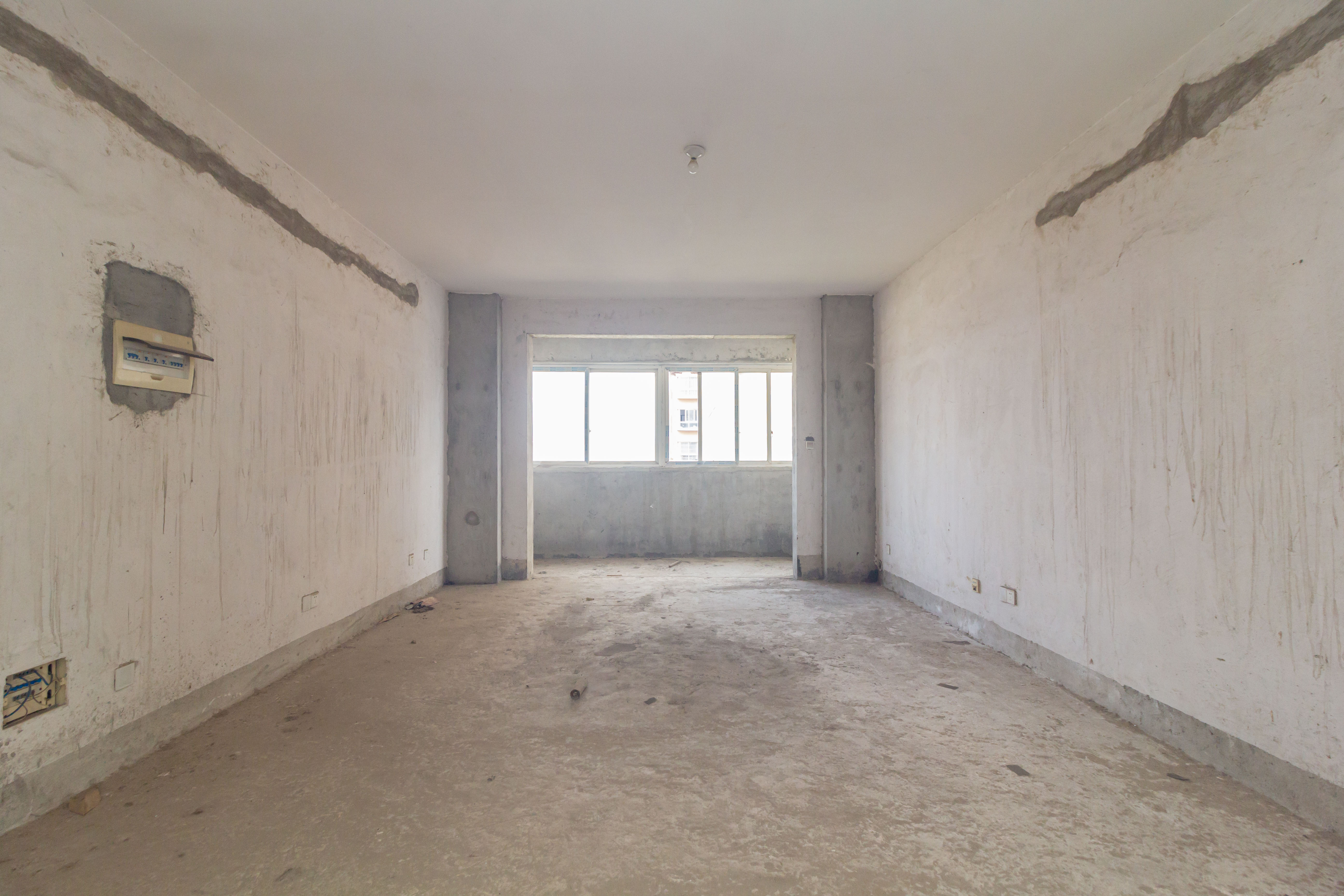 东门尚苑 4室2厅2卫 89.9万 东门尚苑 4室2厅2卫 89.9万客厅