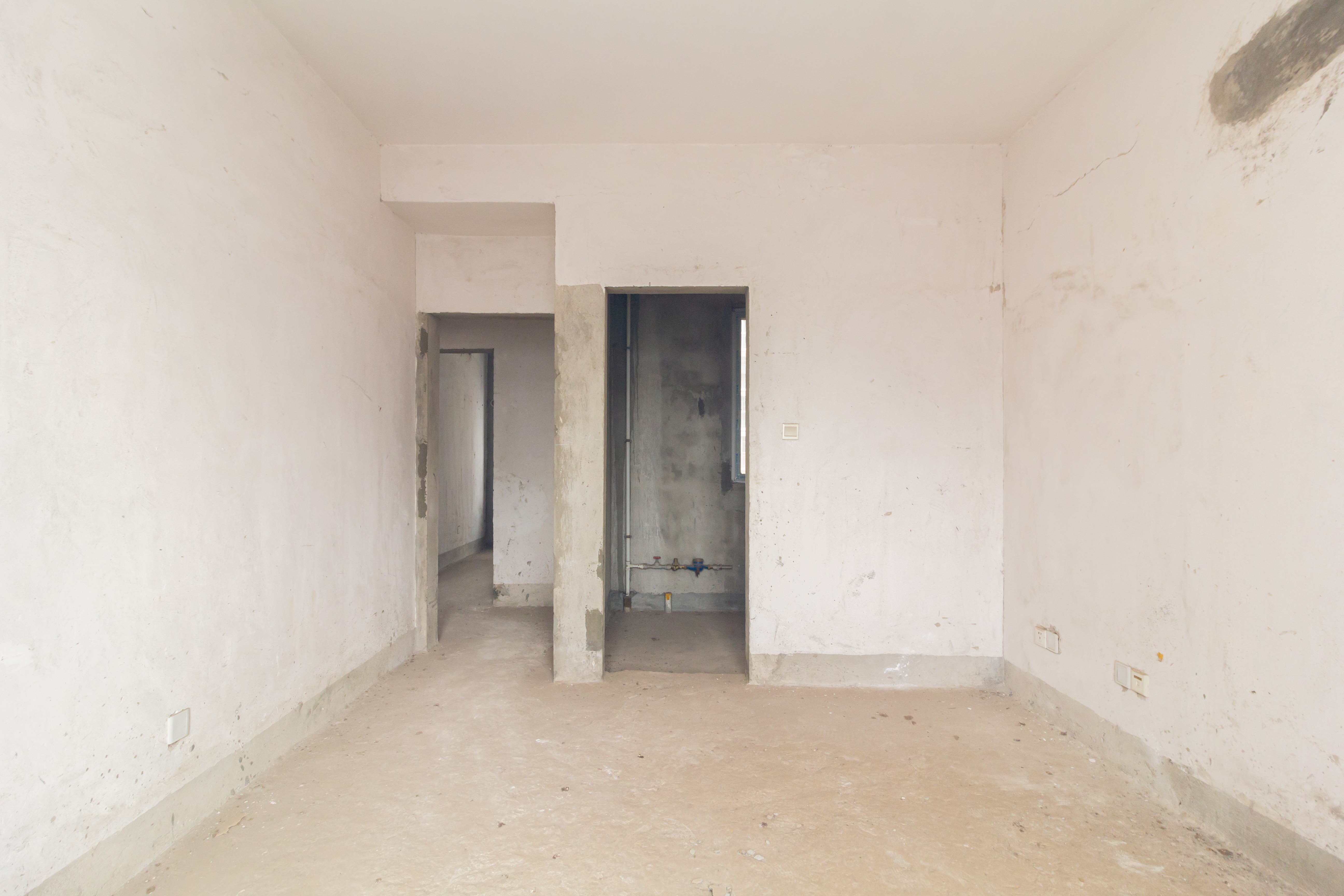 东门尚苑 4室2厅2卫 89.9万 东门尚苑 4室2厅2卫 89.9万卧室