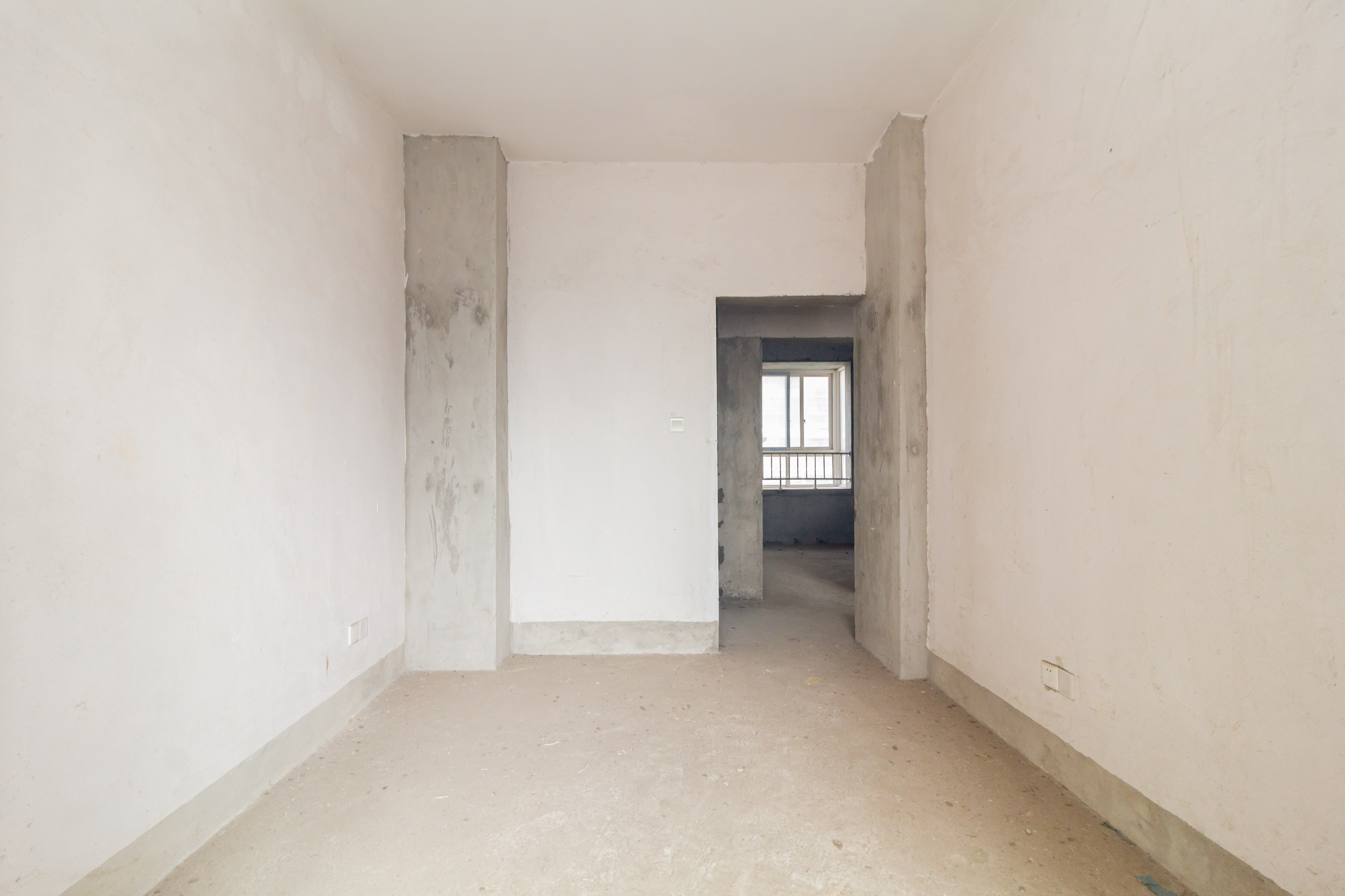 东门尚苑 4室2厅2卫 89.9万 东门尚苑 4室2厅2卫 89.9万卧室