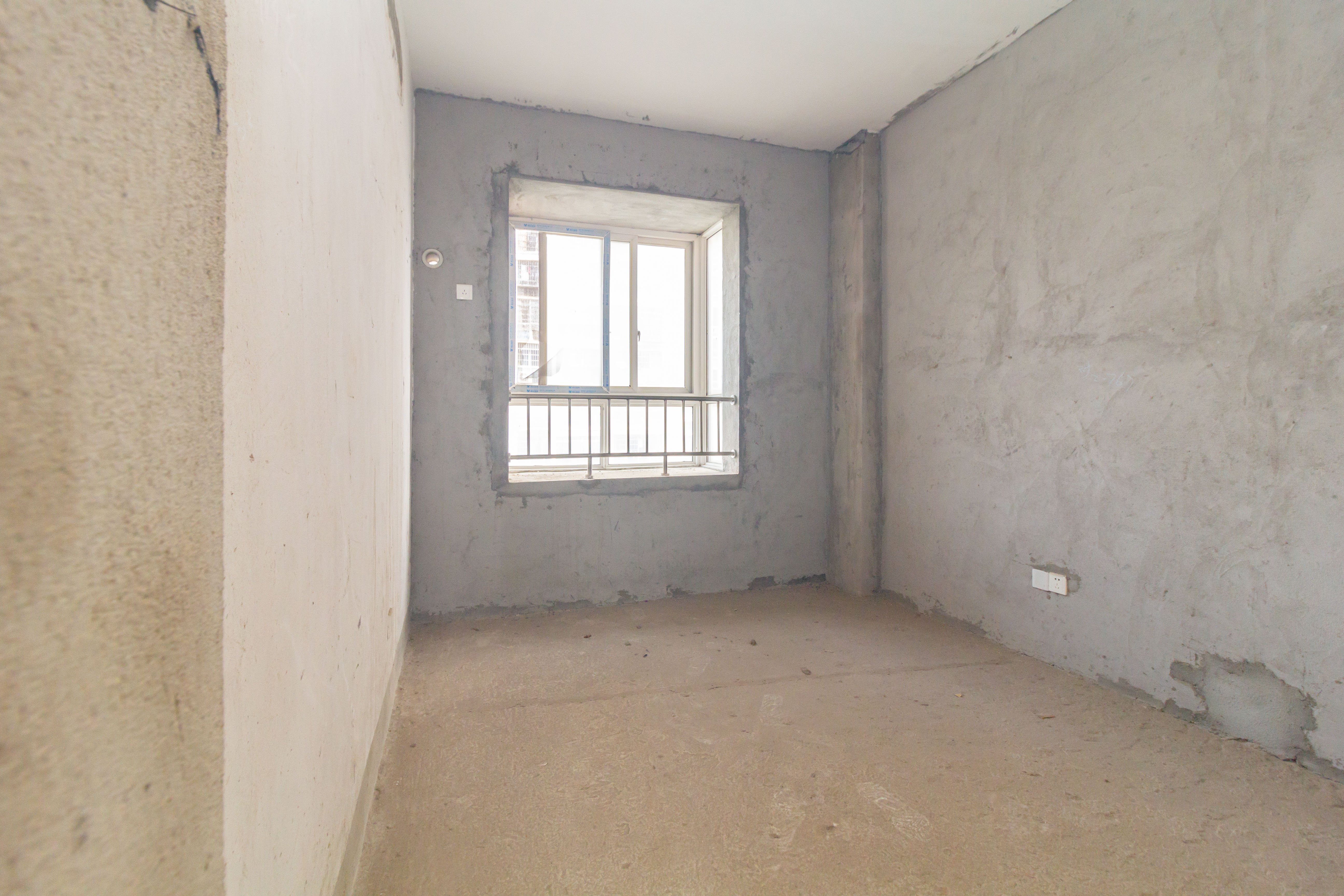 东门尚苑 4室2厅2卫 89.9万 东门尚苑 4室2厅2卫 89.9万卧室