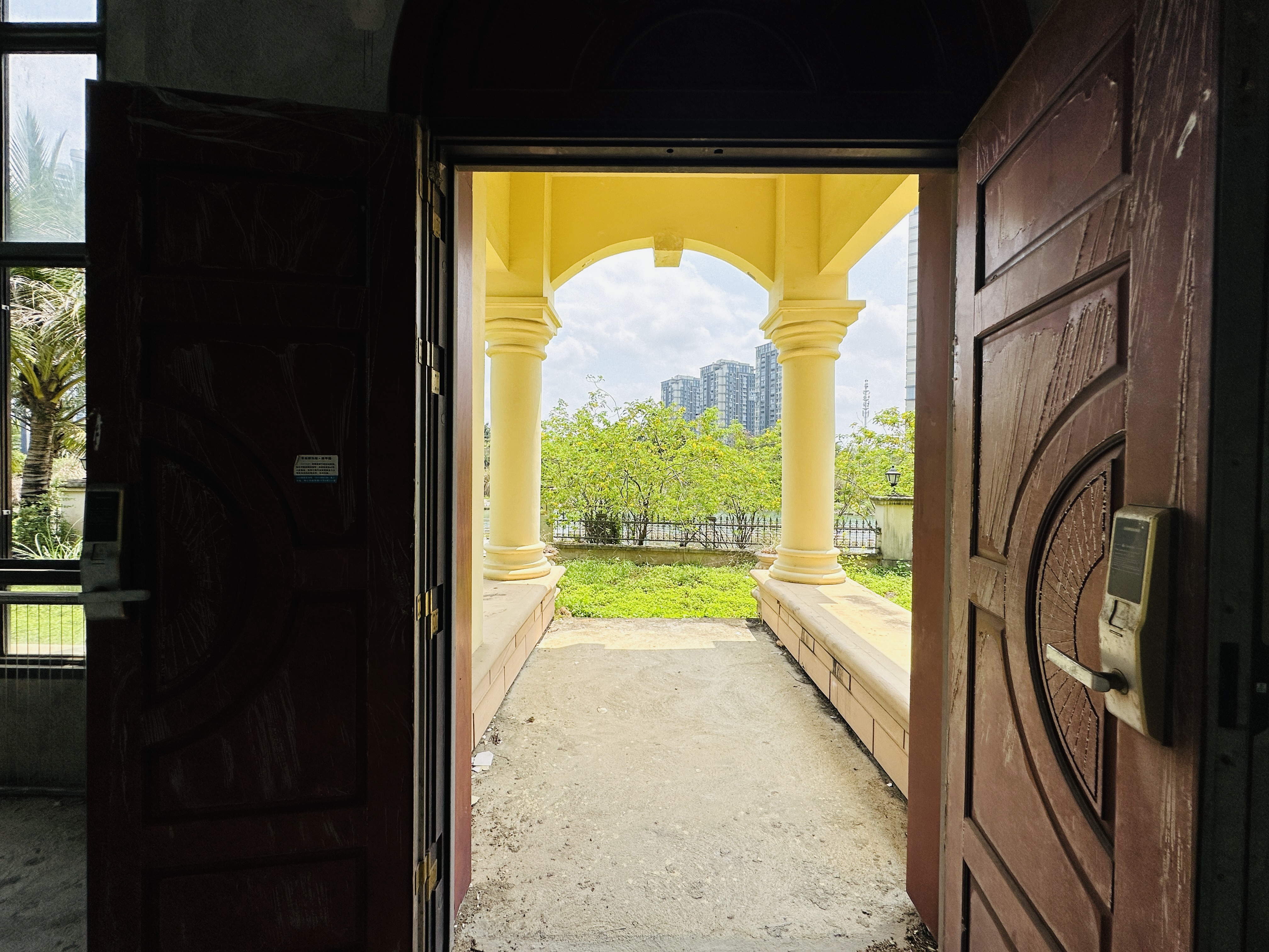 恒大美丽沙天悦湾 5室2厅5卫 2050.0万 恒大美丽沙天悦湾 5室2厅5卫 2050.0万其他