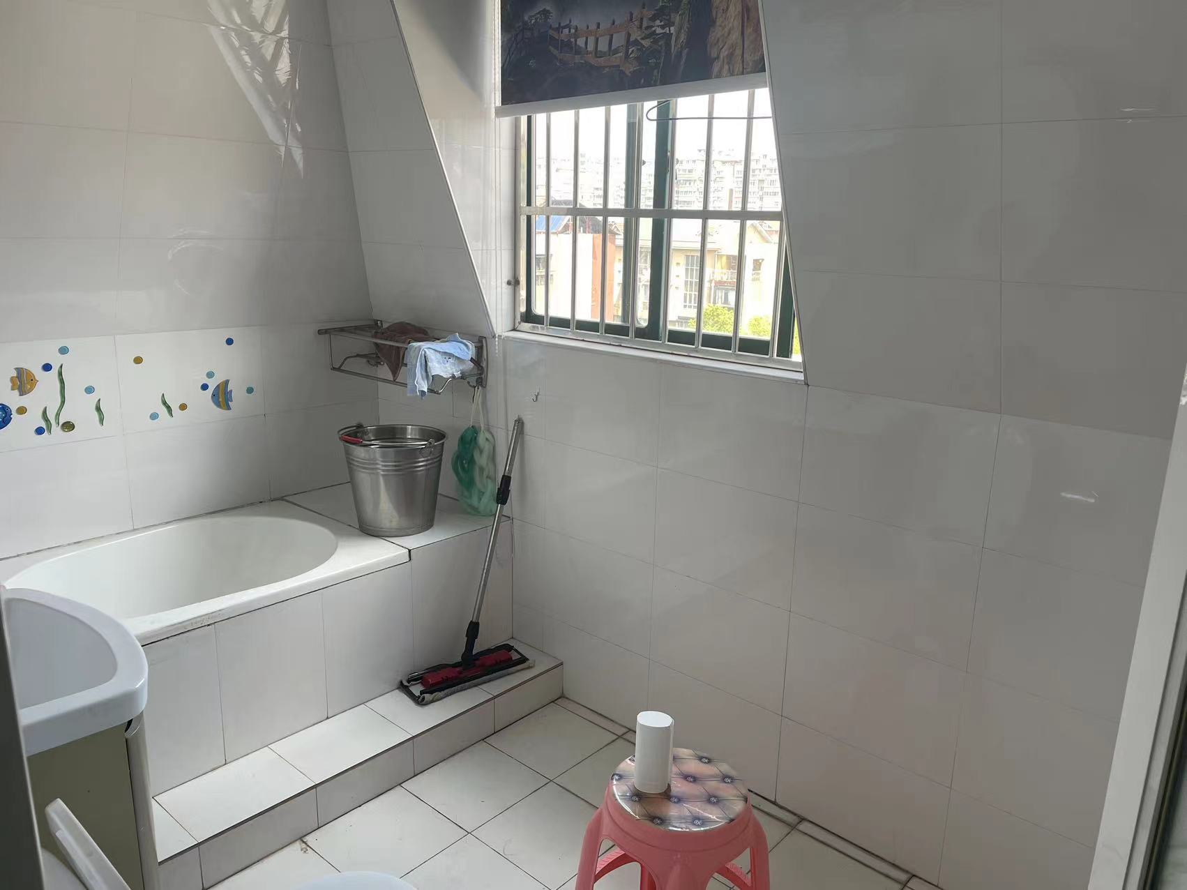 海创明珠花园 5室2厅3卫 98.0万 海创明珠花园 5室2厅3卫 98.0万室内图