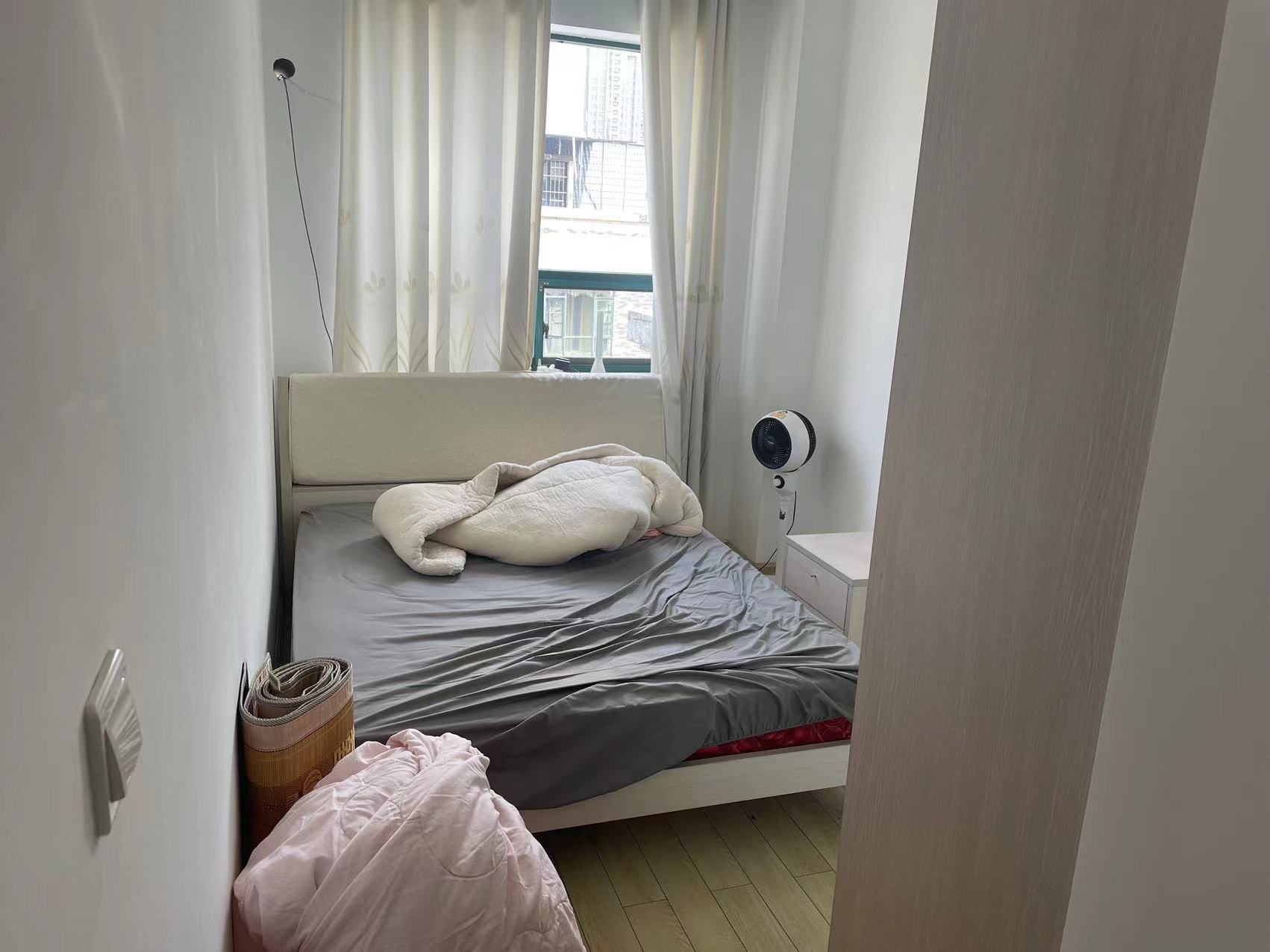 海创明珠花园 5室2厅3卫 98.0万 海创明珠花园 5室2厅3卫 98.0万室内图