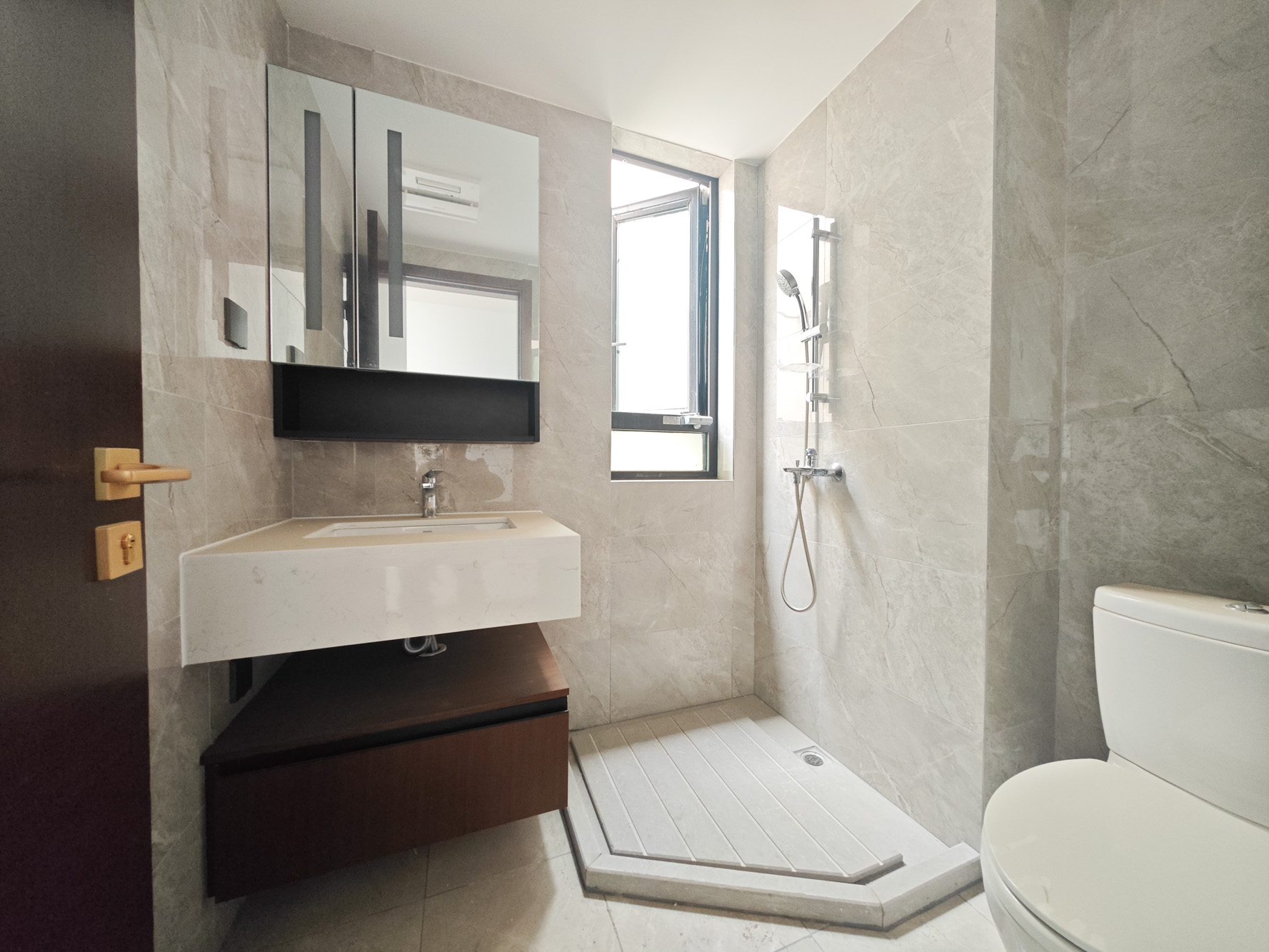 万科魅力之城  4室2厅3卫    280.0万 万科魅力之城  4室2厅3卫    280.0万卫生间