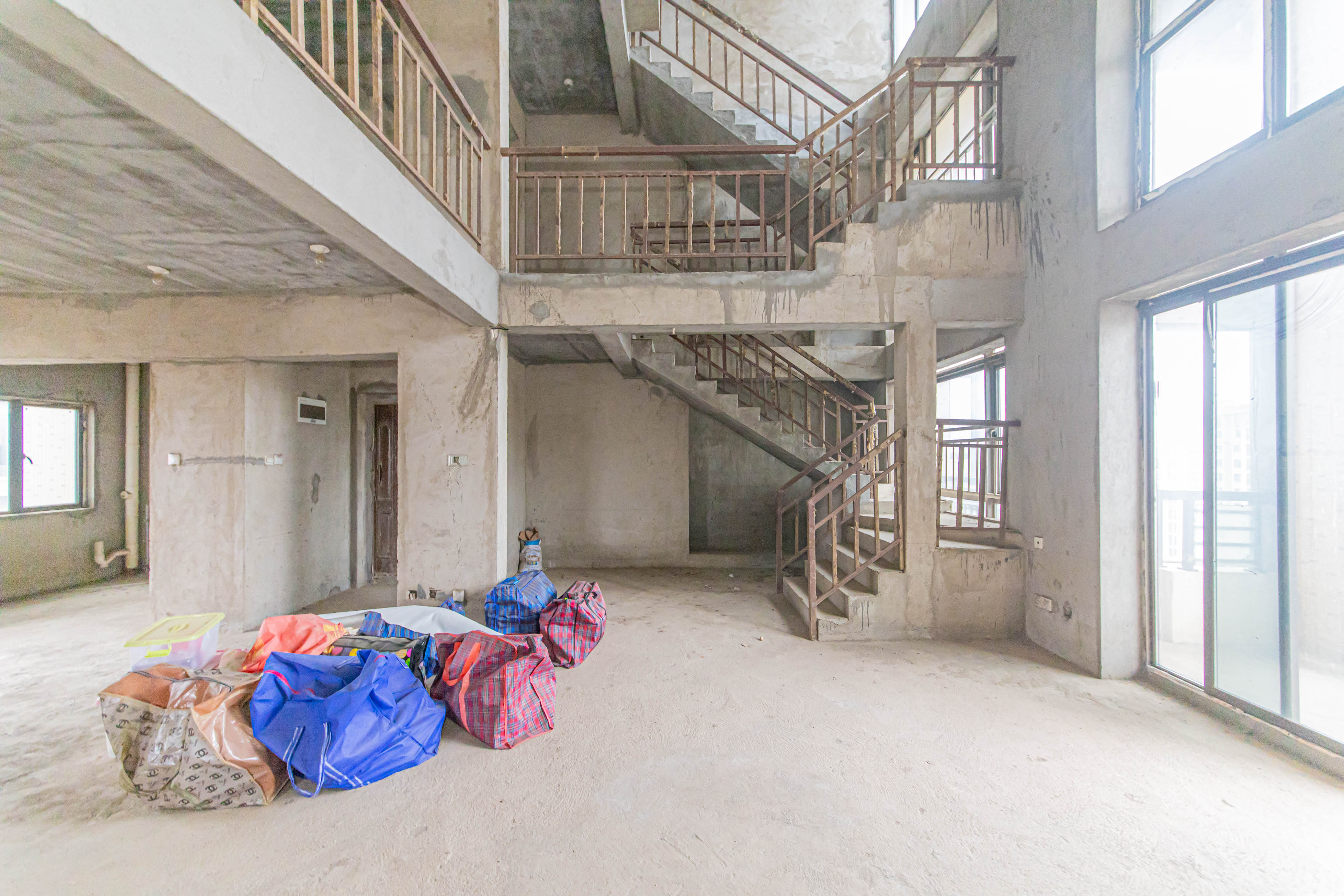 大唐印象一期云海湾 6室2厅3卫 298.0万 大唐印象一期云海湾 6室2厅3卫 298.0万客厅