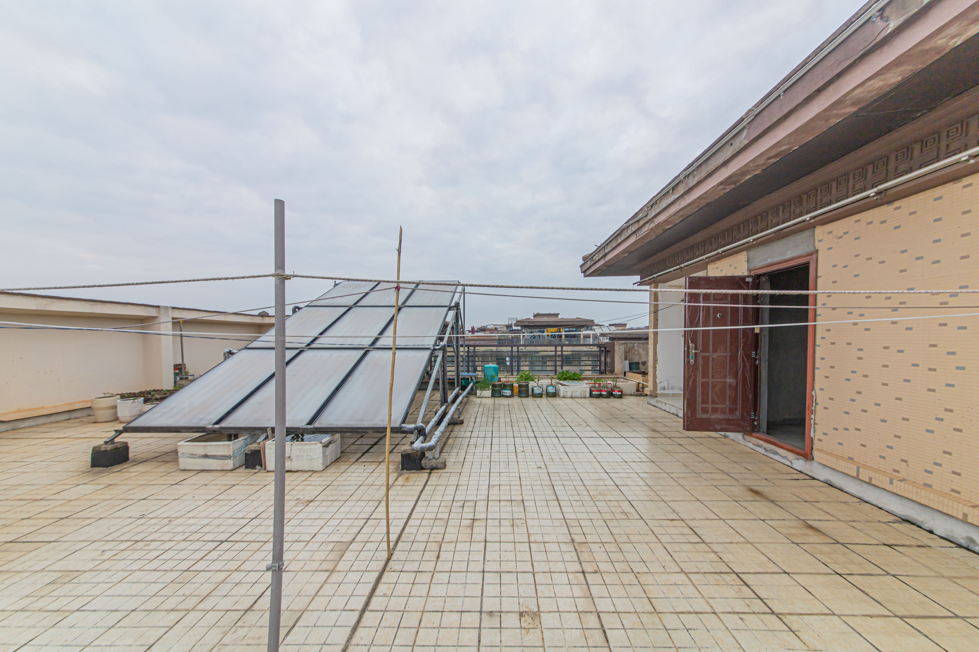 大唐印象一期云海湾 6室2厅3卫 298.0万 大唐印象一期云海湾 6室2厅3卫 298.0万阳台