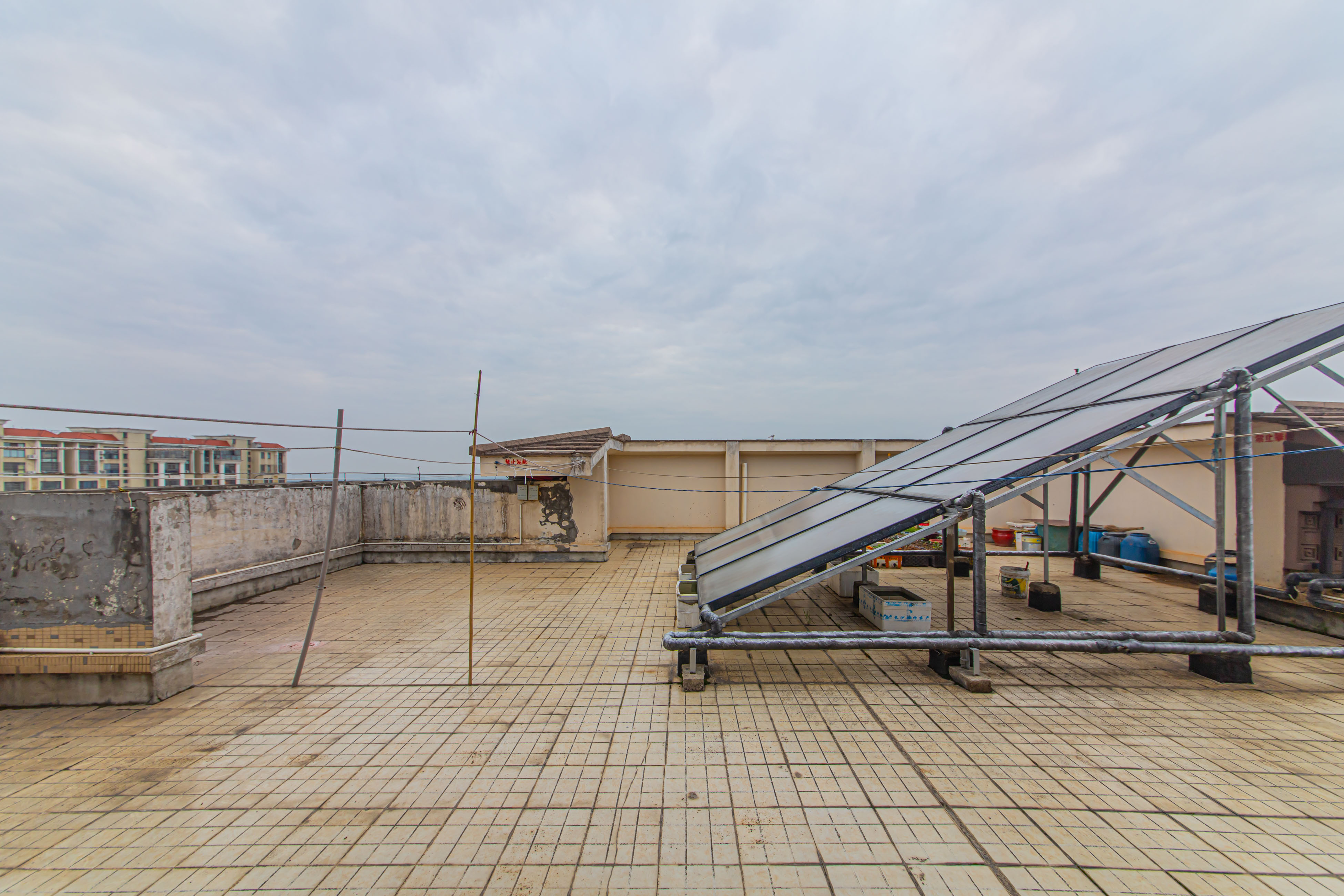 大唐印象一期云海湾 6室2厅3卫 298.0万 大唐印象一期云海湾 6室2厅3卫 298.0万阳台