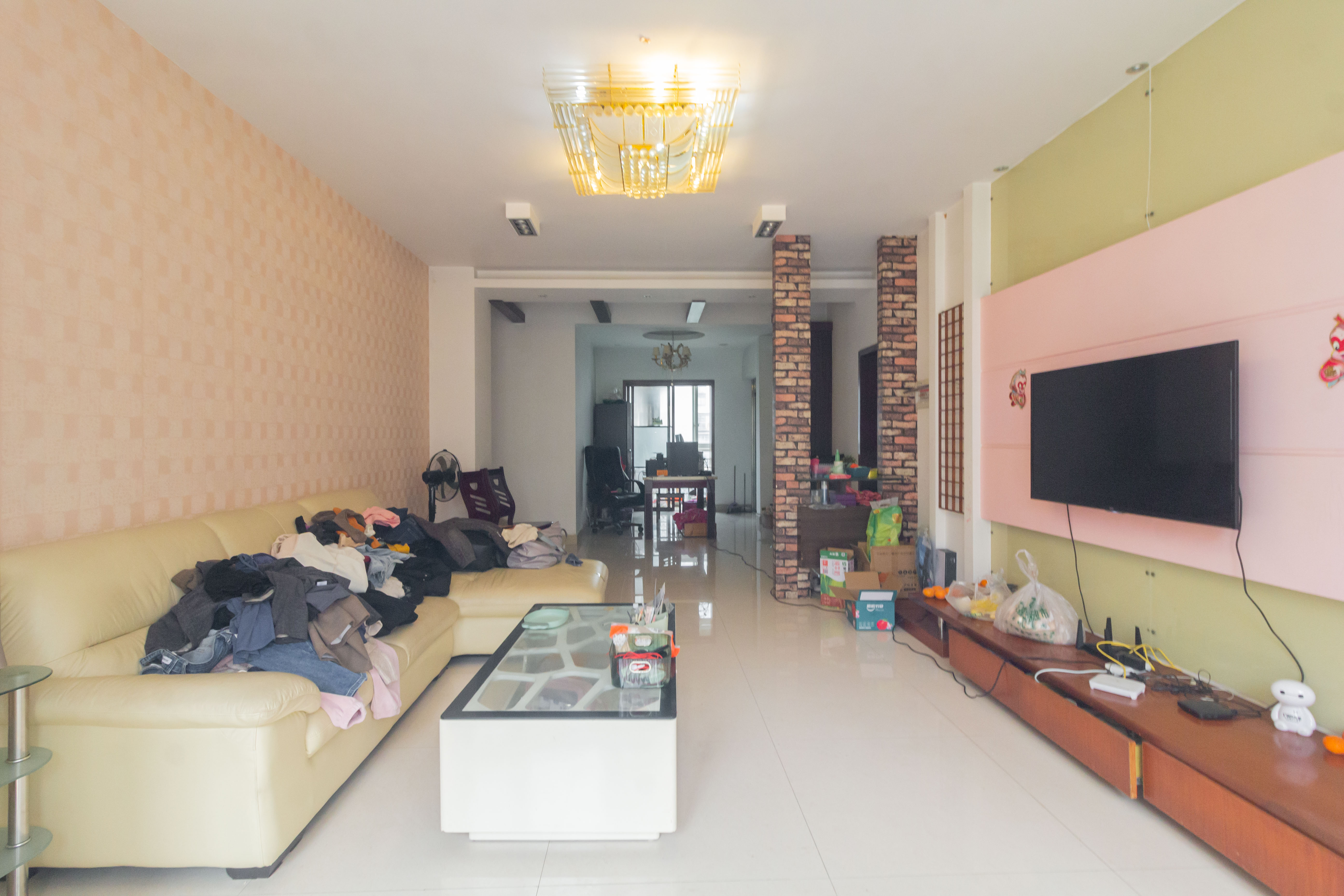 圣力华苑 3室2厅2卫 59.8万 圣力华苑 3室2厅2卫 59.8万客厅