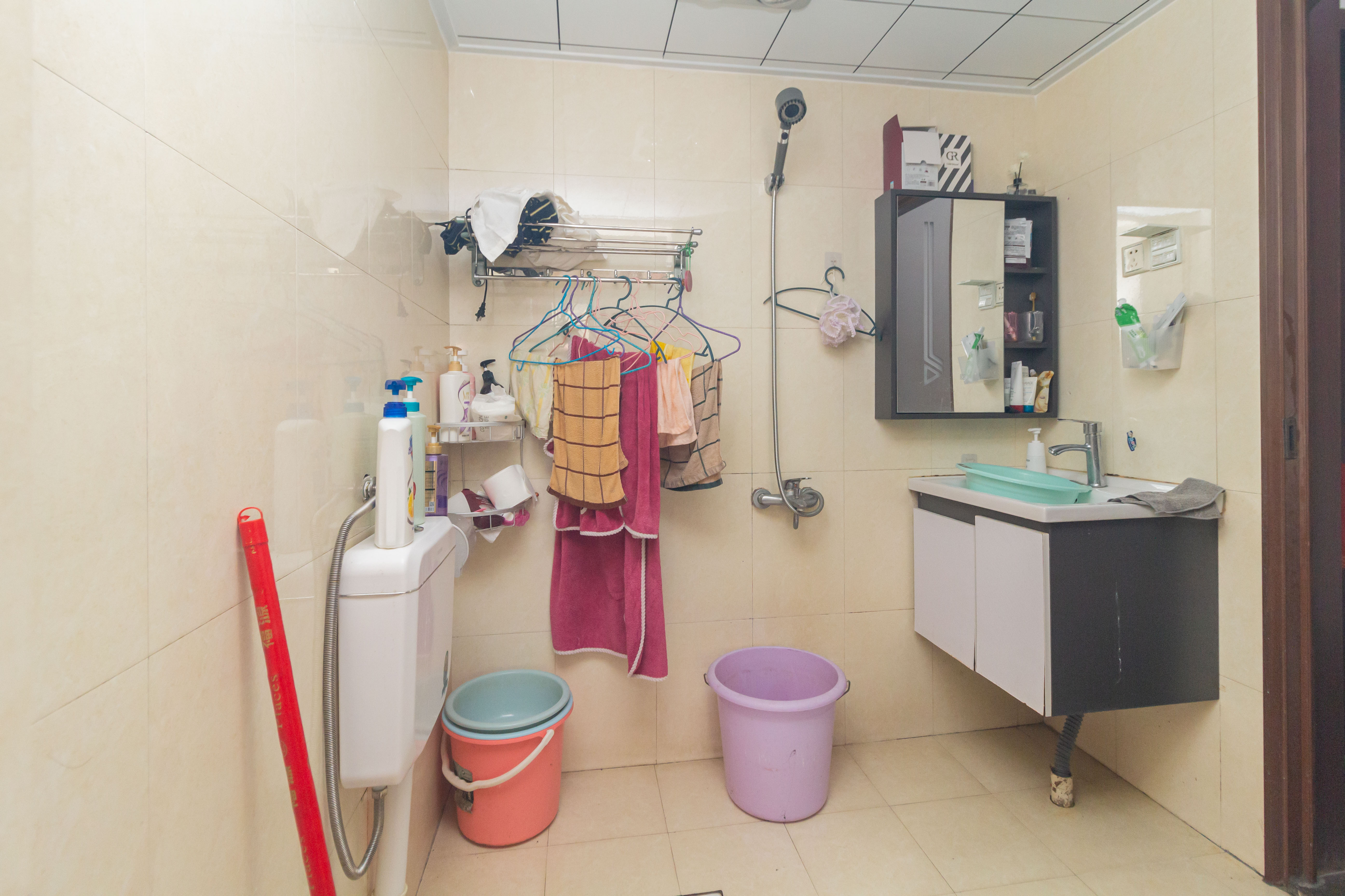 圣力华苑 3室2厅2卫 59.8万 圣力华苑 3室2厅2卫 59.8万卫生间