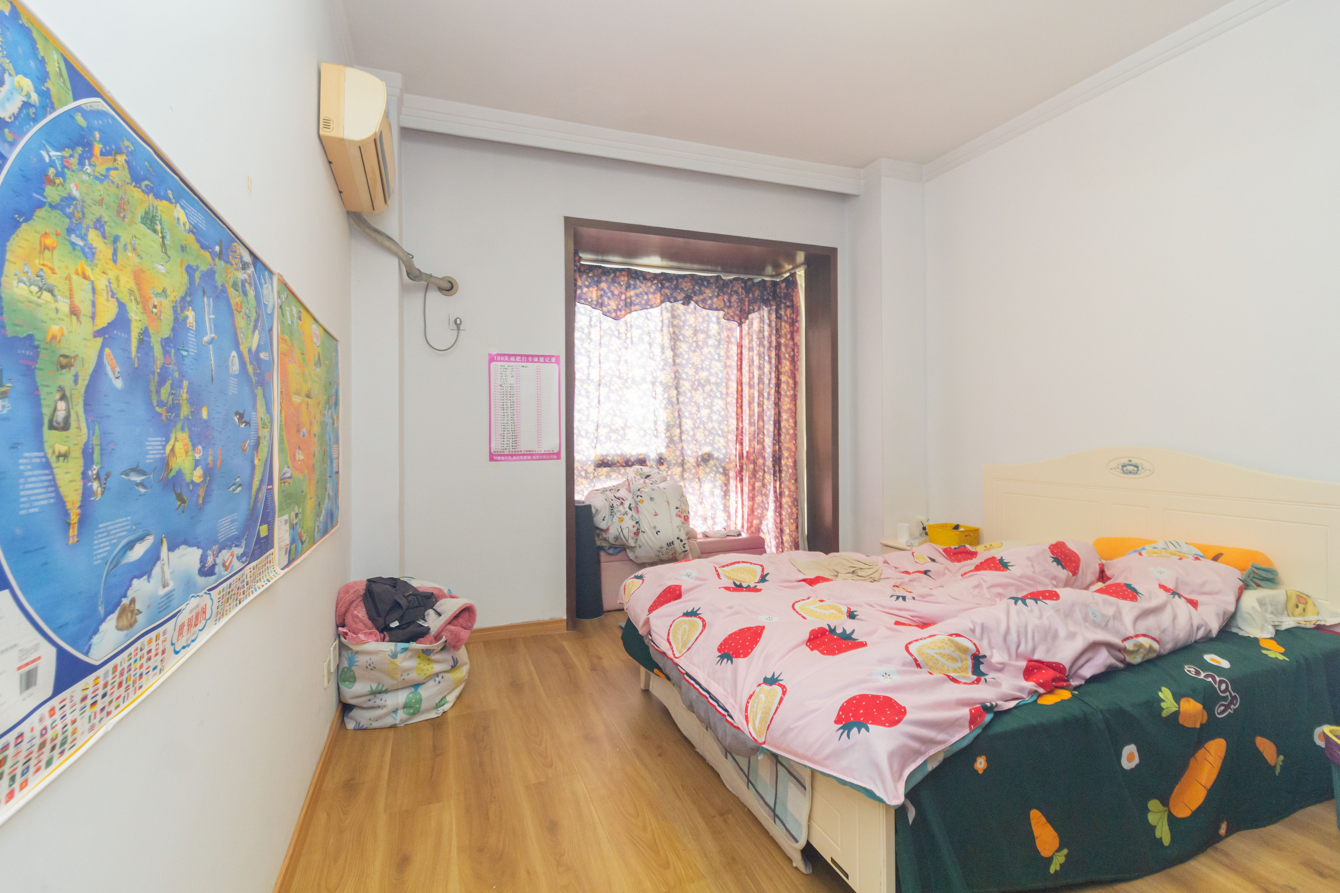 圣力华苑 3室2厅2卫 59.8万 圣力华苑 3室2厅2卫 59.8万卧室