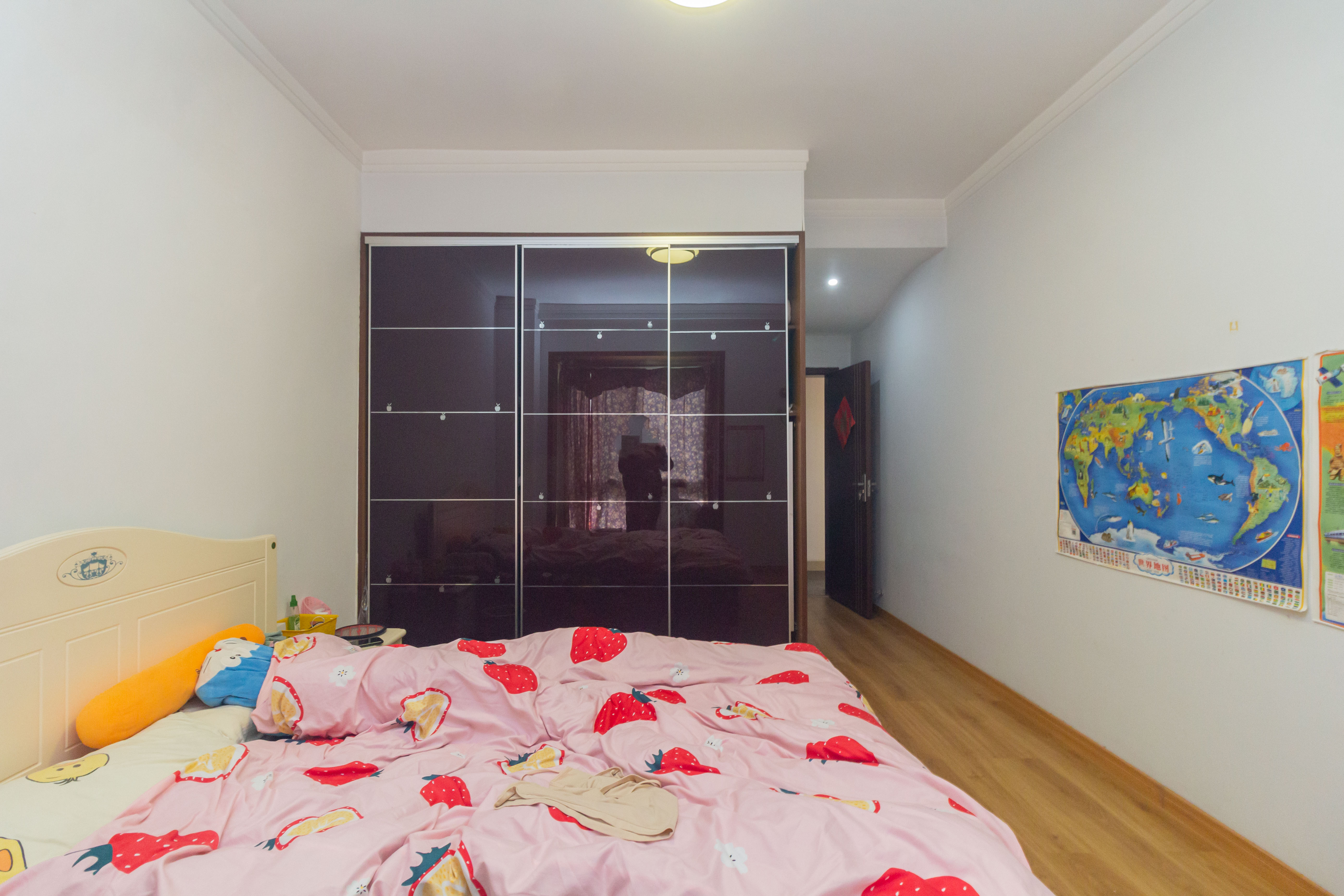 圣力华苑 3室2厅2卫 59.8万 圣力华苑 3室2厅2卫 59.8万卧室